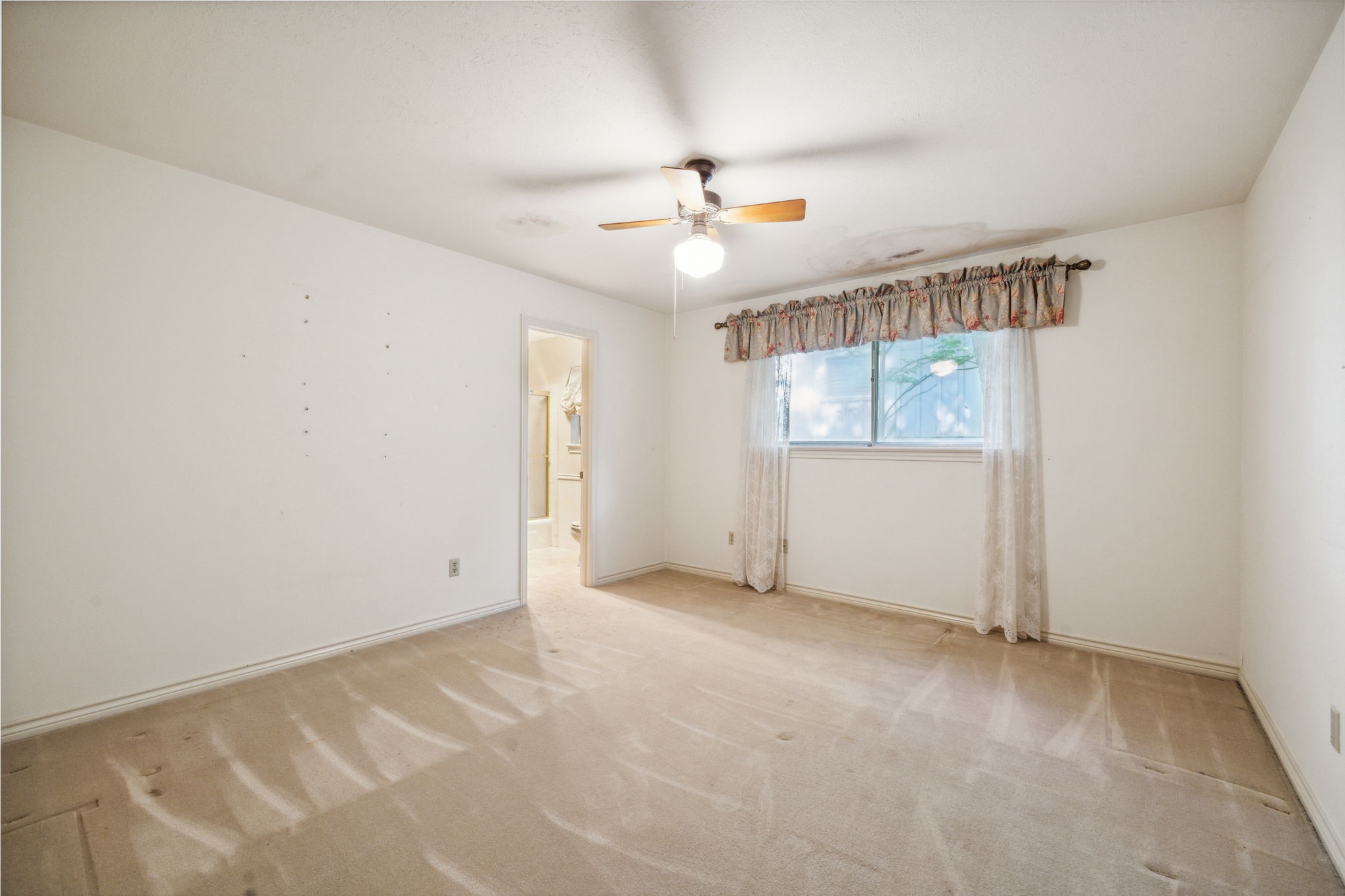 9646 Estate Lane