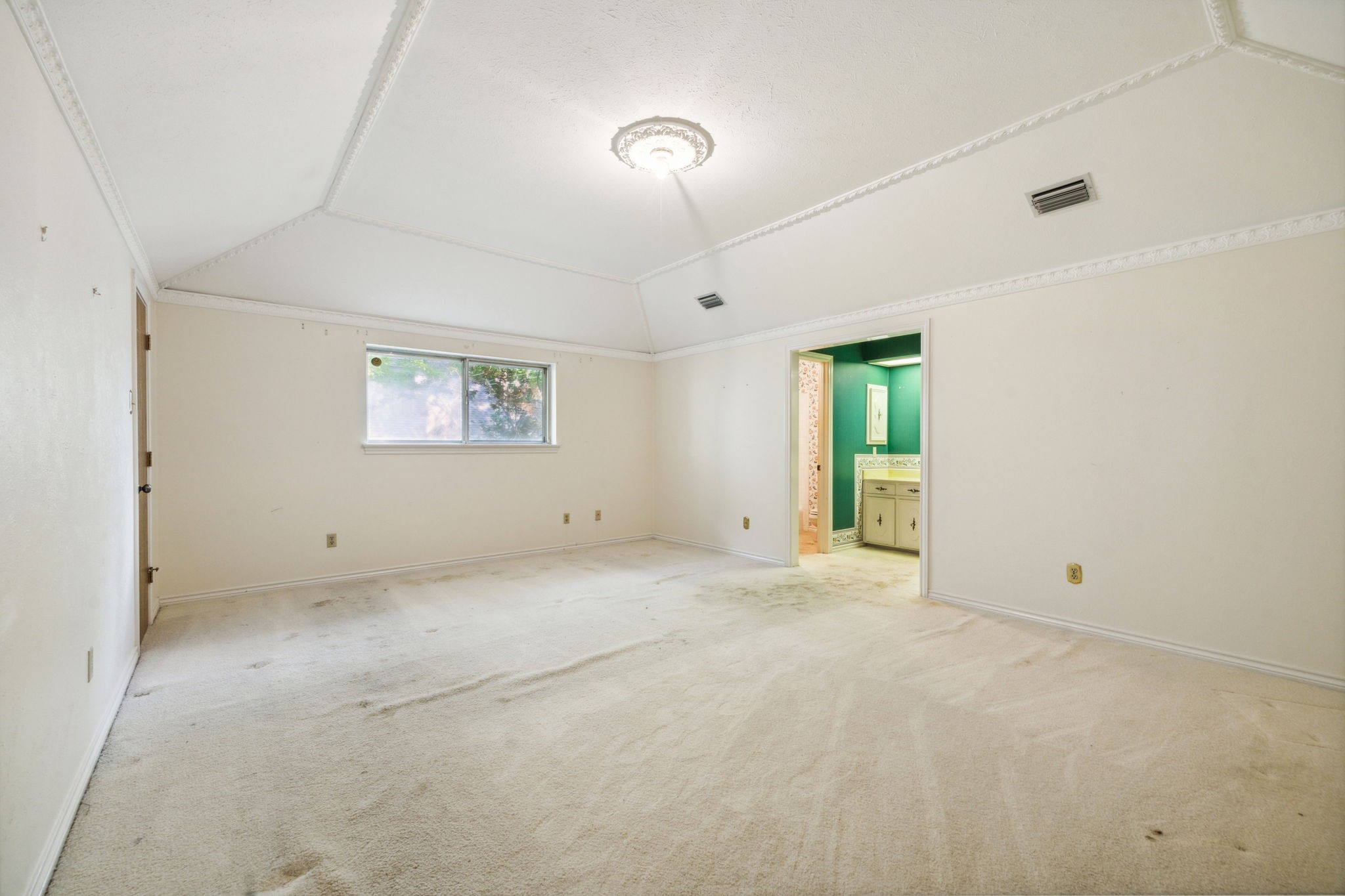 9646 Estate Lane