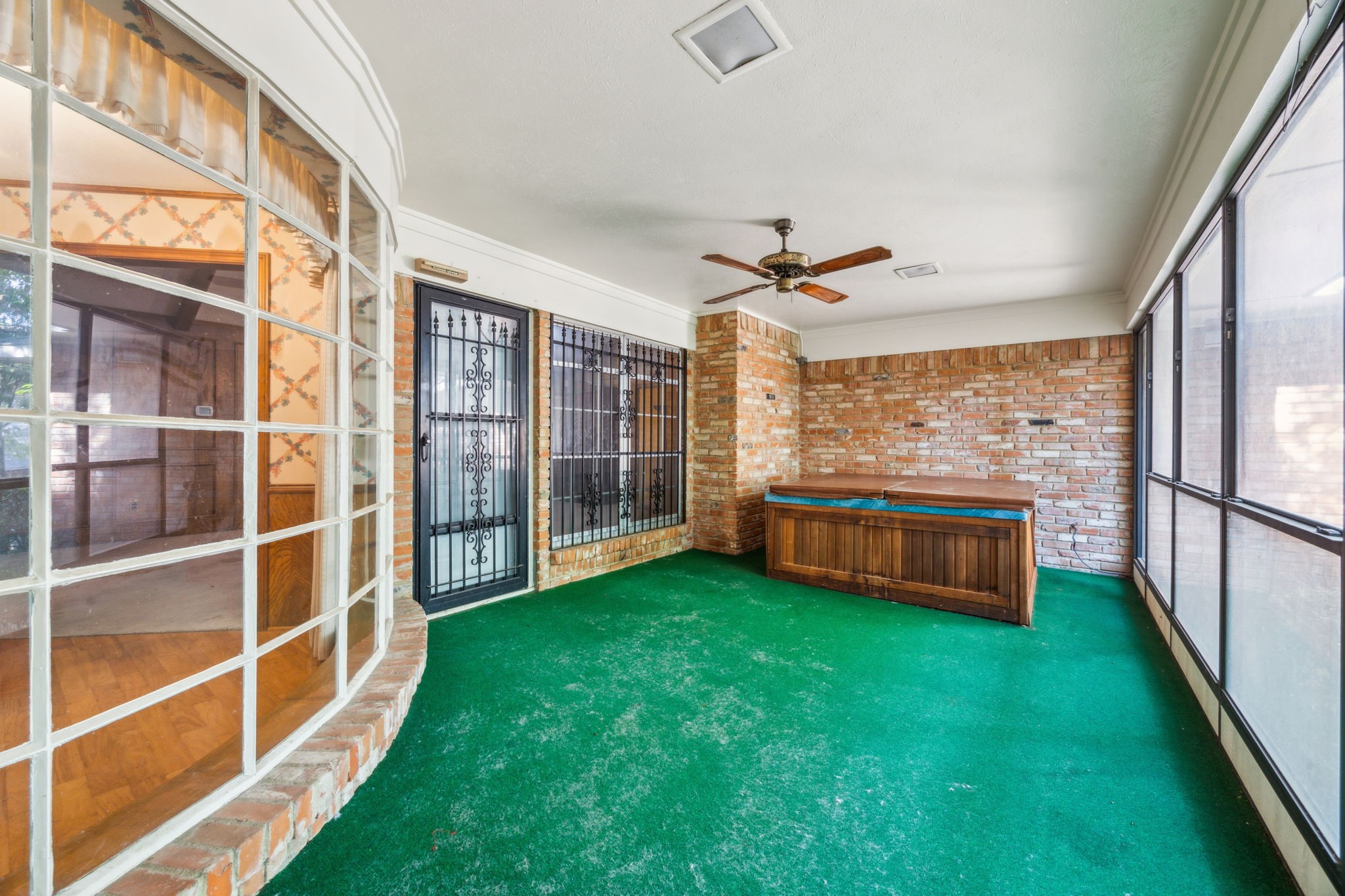 9646 Estate Lane