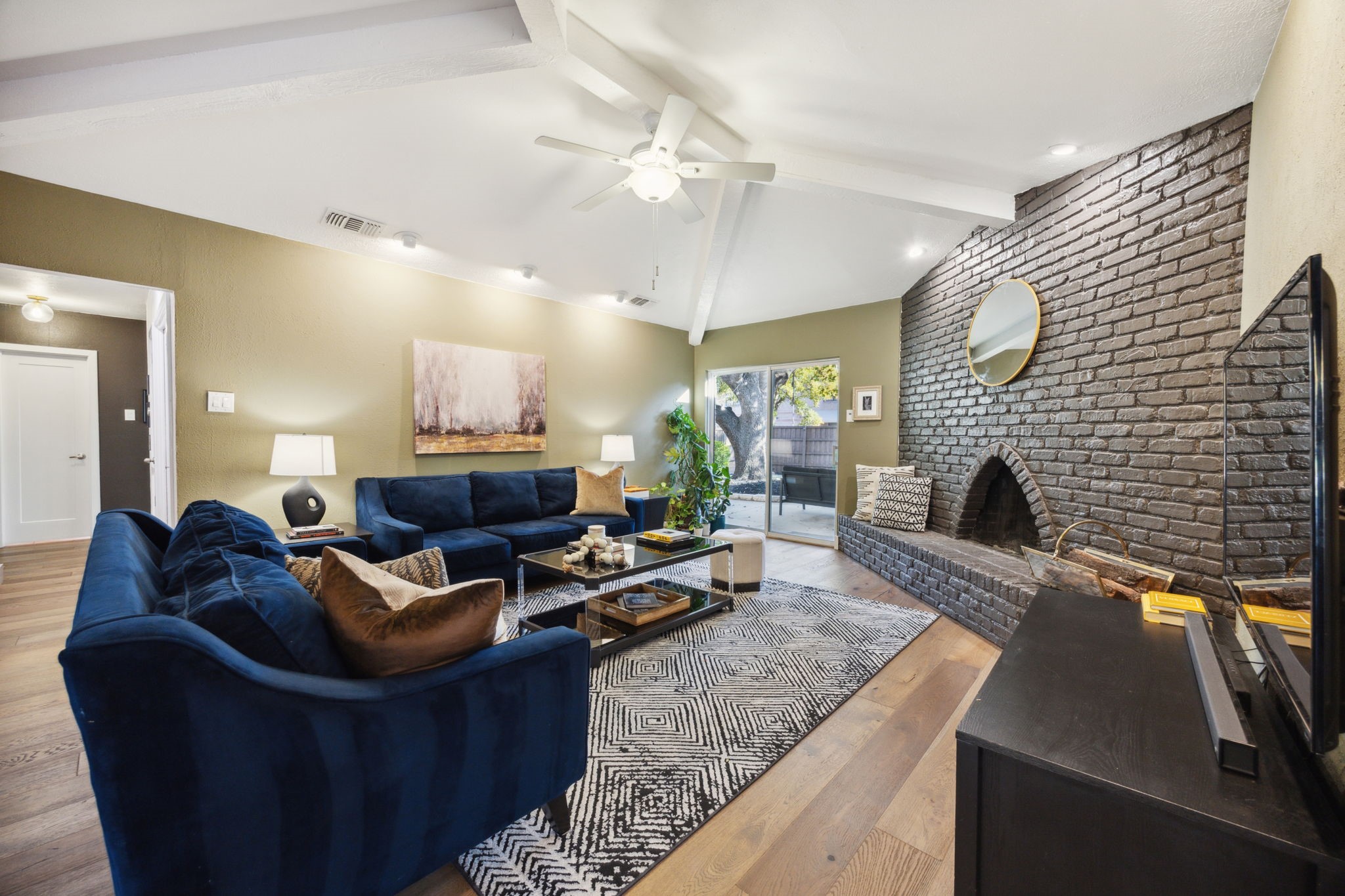 731 Pleasant Valley Lane