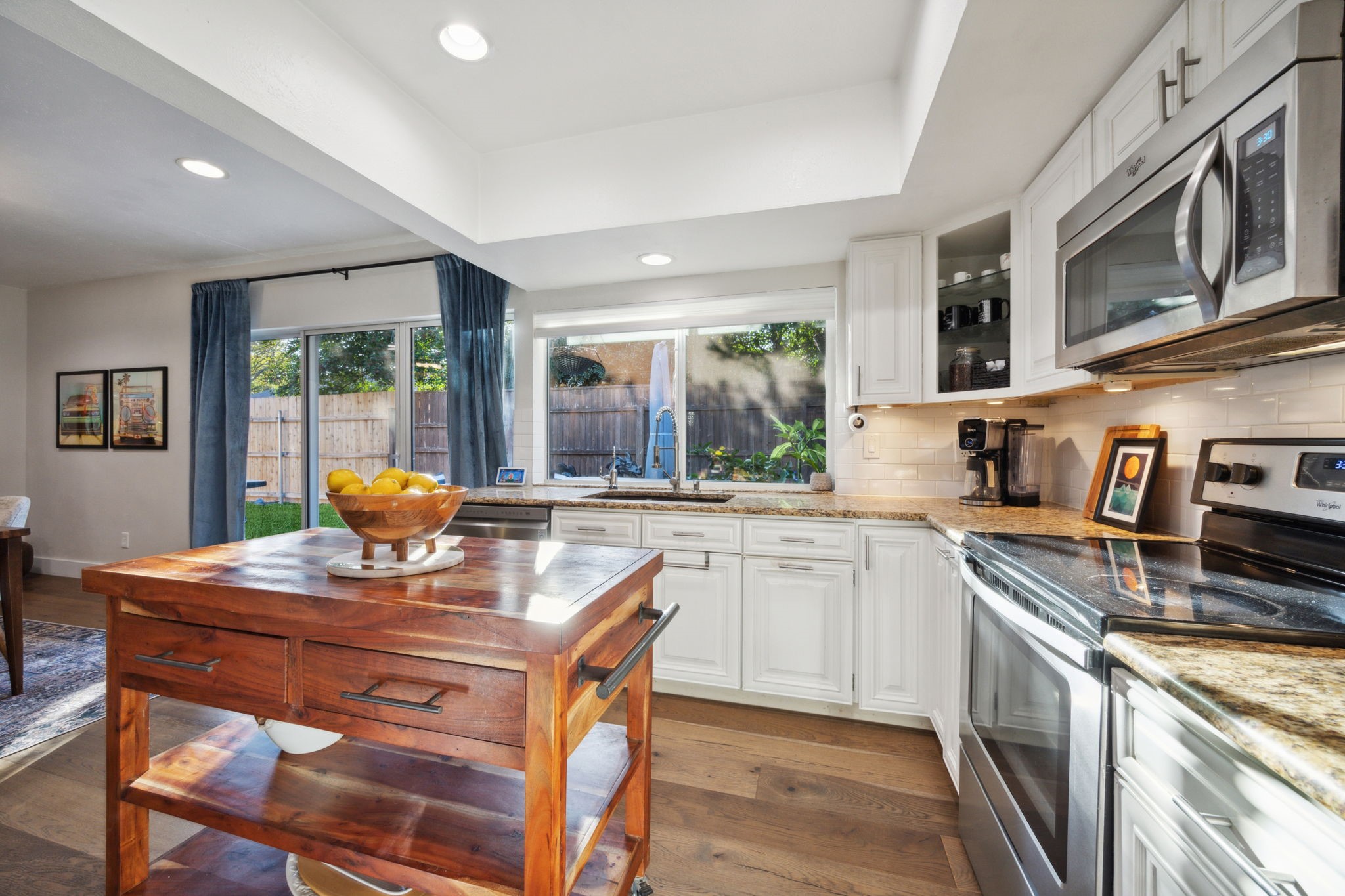 731 Pleasant Valley Lane