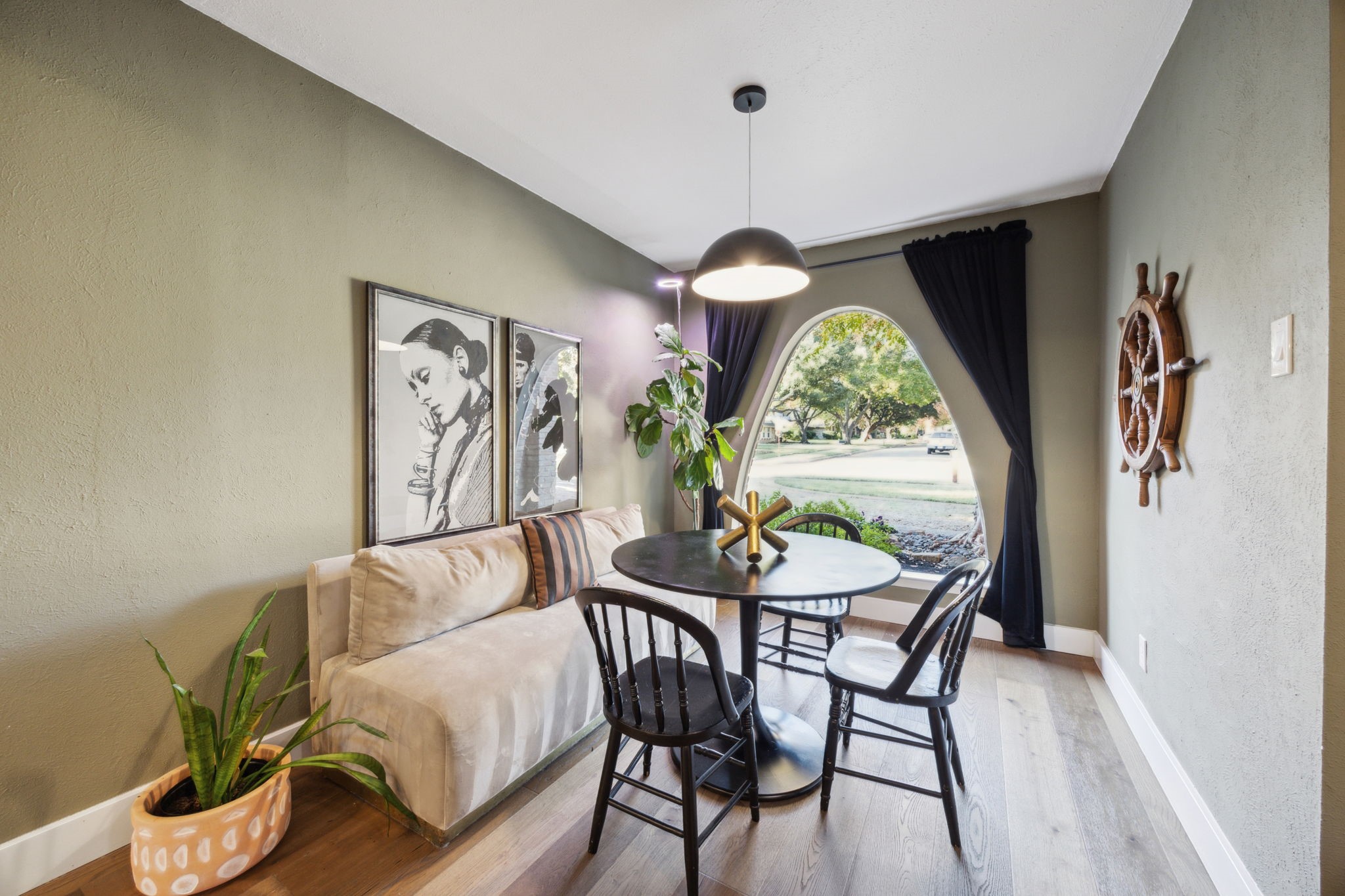 731 Pleasant Valley Lane