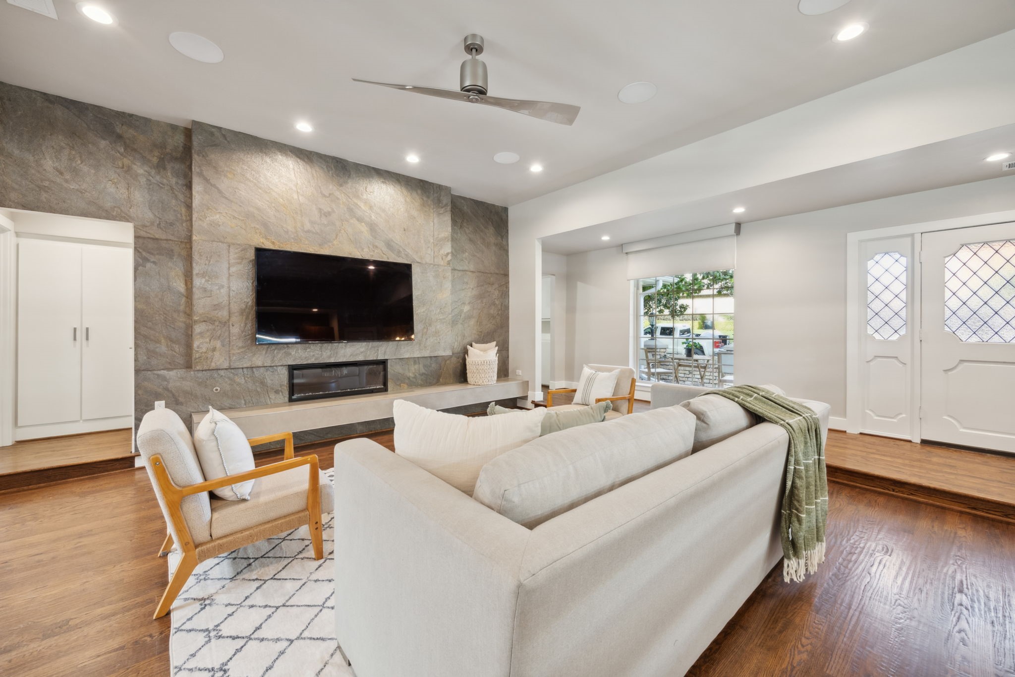 9718 Vista Oaks Drive