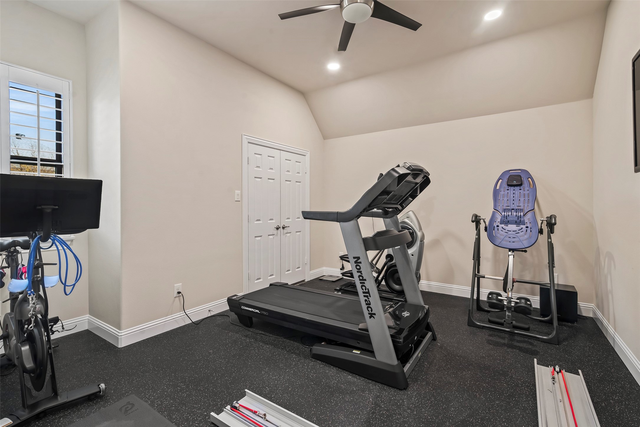 9169 Vintage Oaks Court