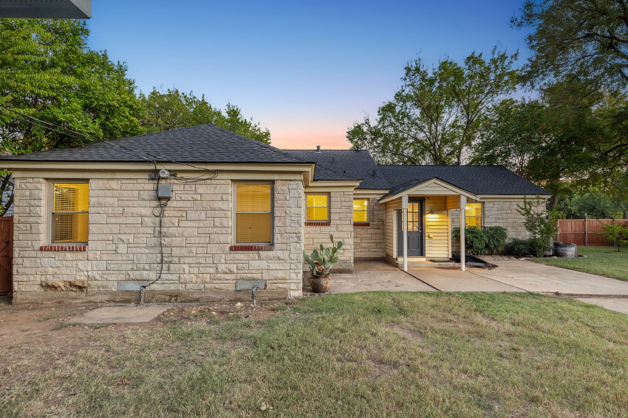 2333 Lawndale Drive