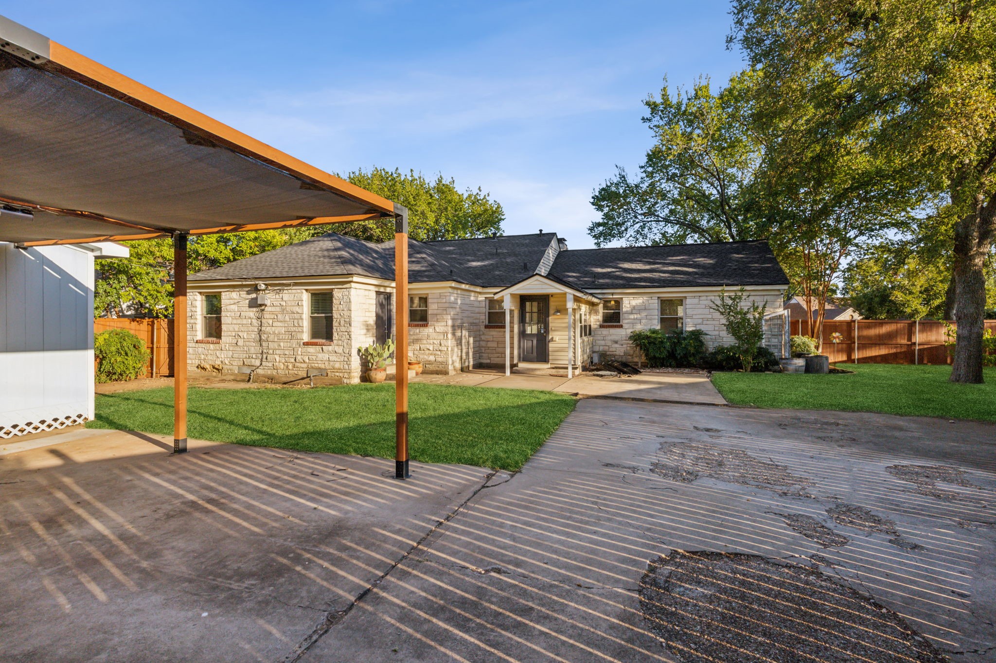 2333 Lawndale Drive