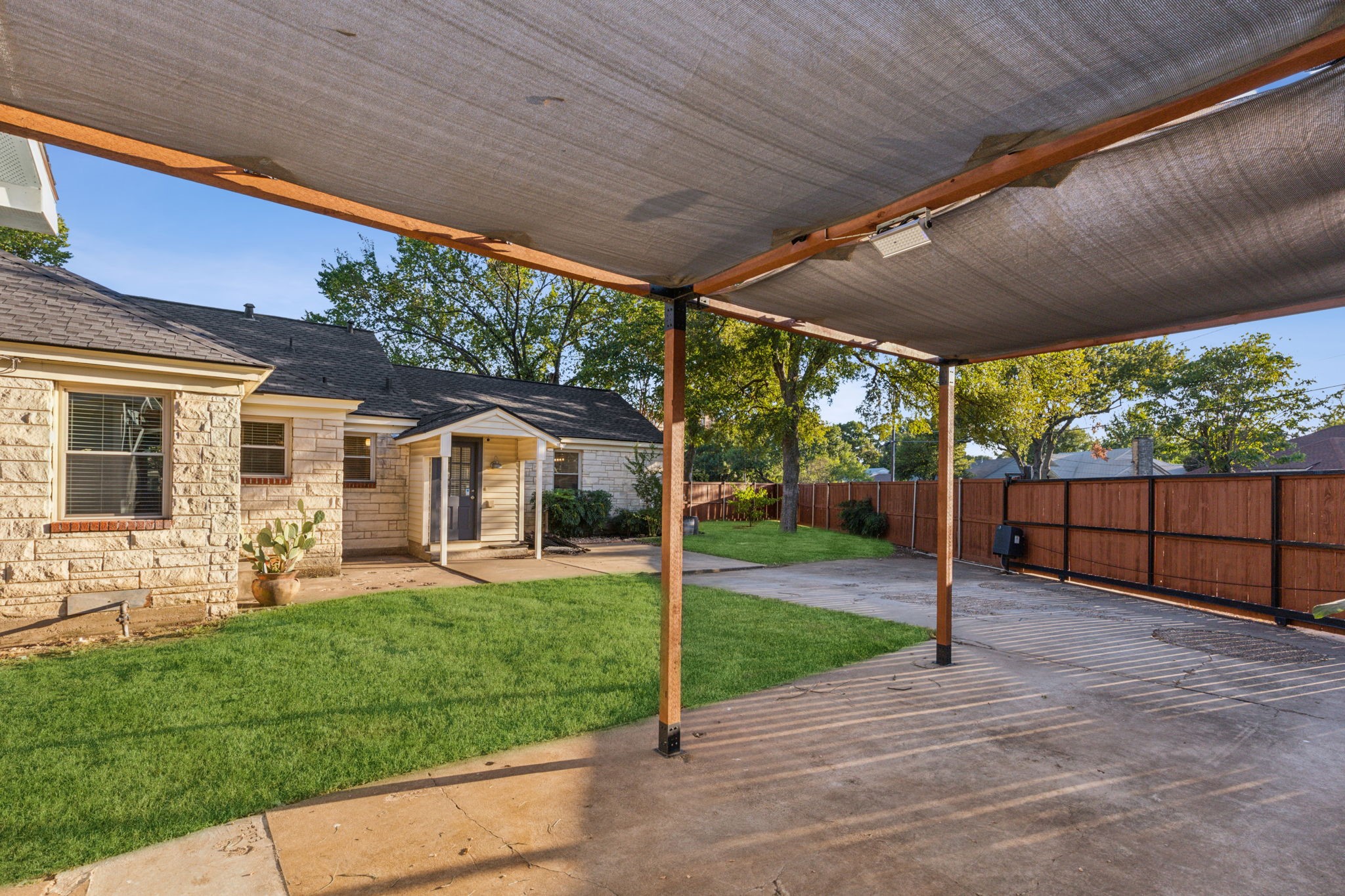 2333 Lawndale Drive