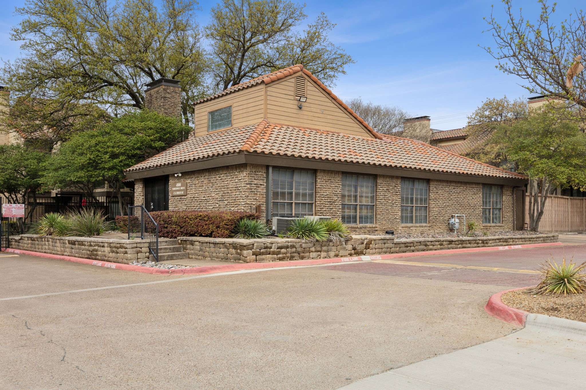 5757 E University Boulevard 27L