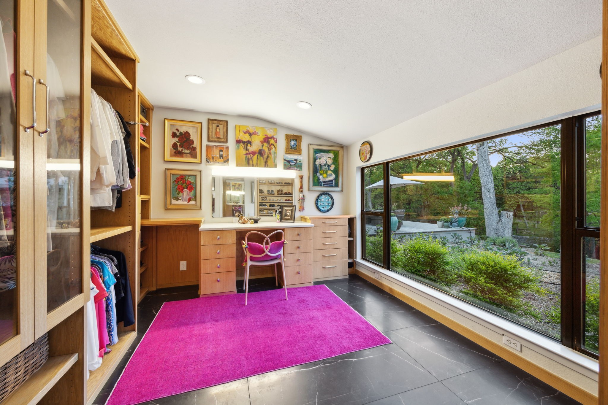 9135 Vinewood Drive