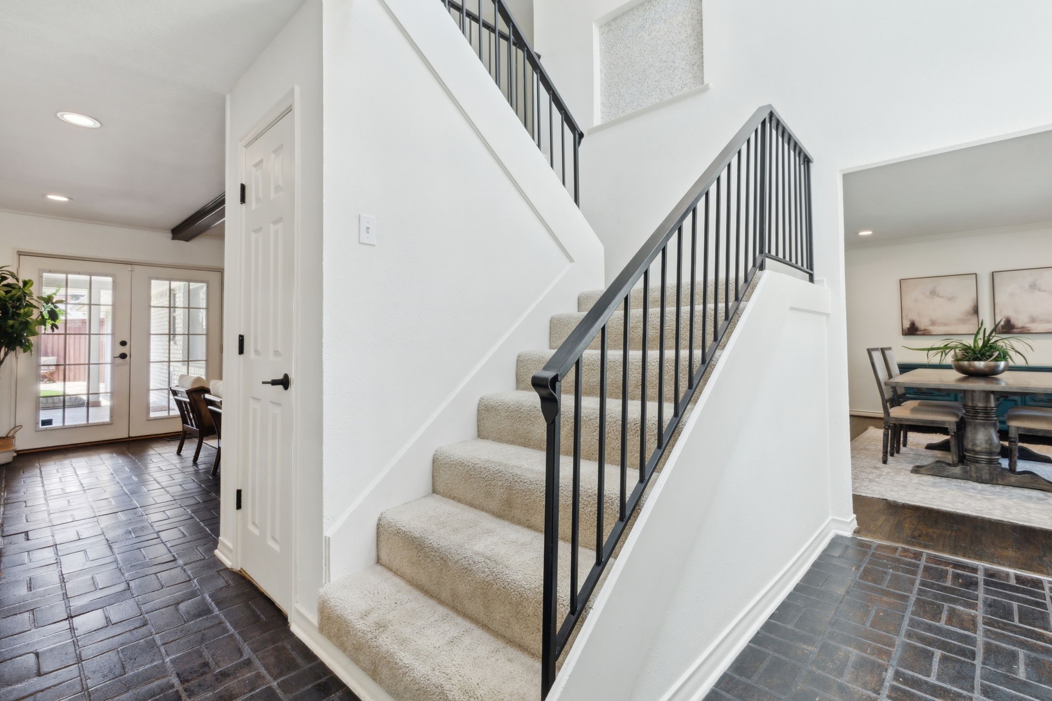 9505 Meadowknoll Drive