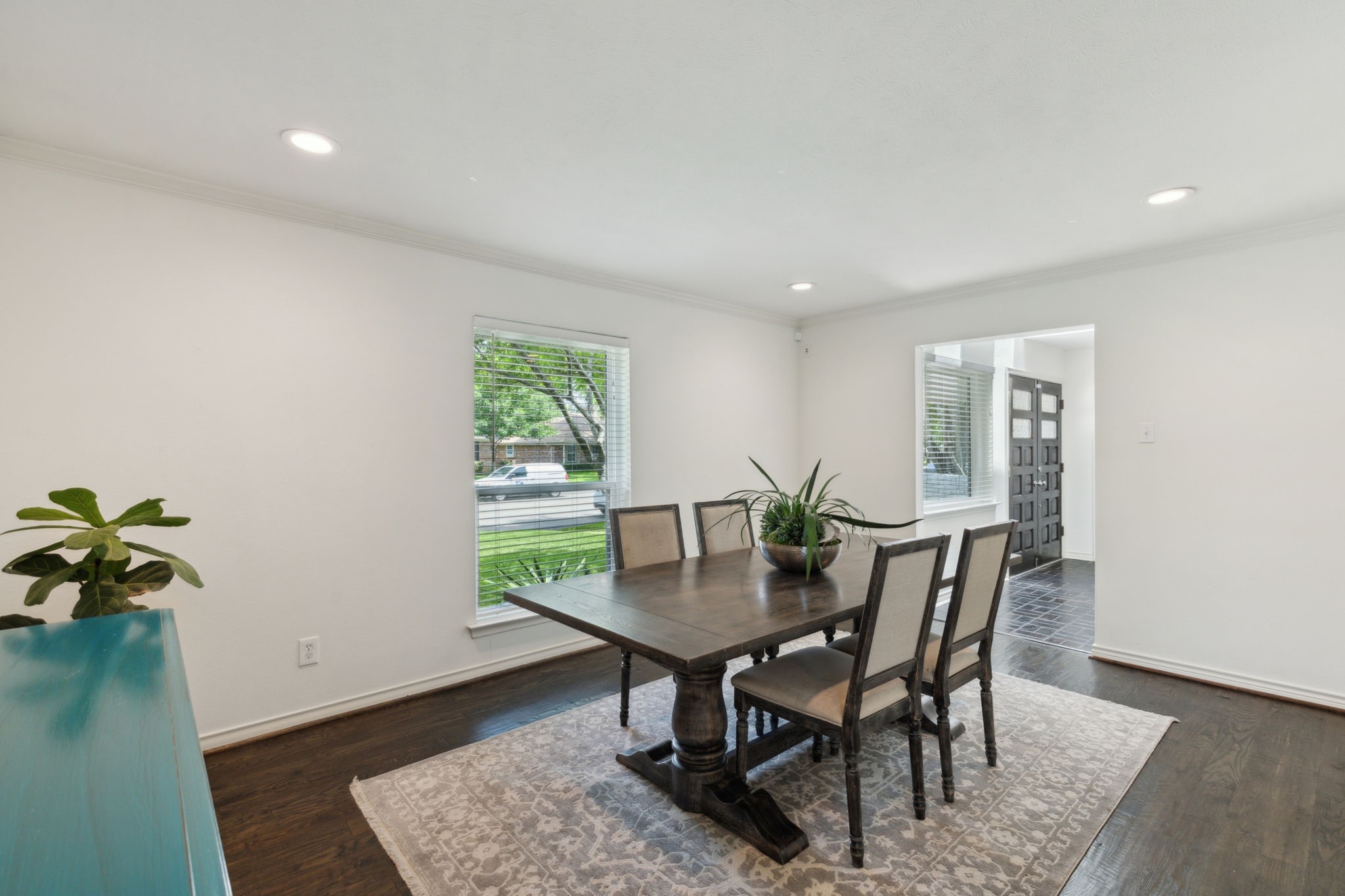 9505 Meadowknoll Drive