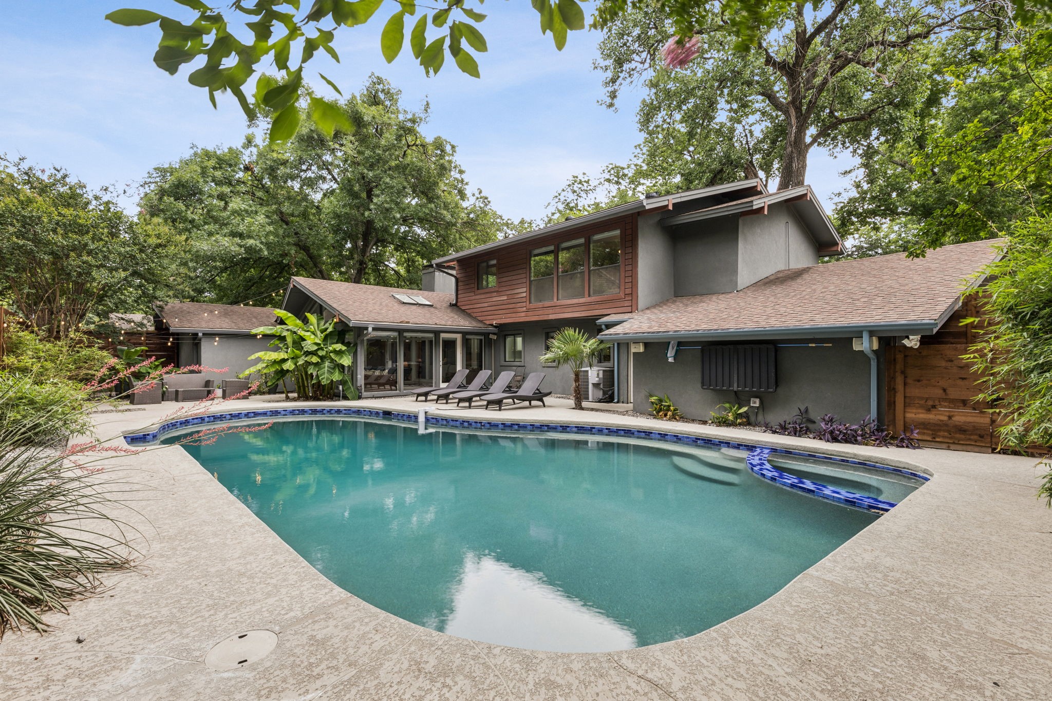 9705 Estate Lane