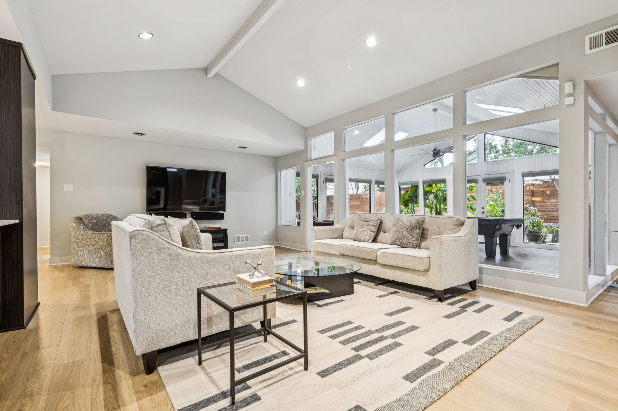 9705 Estate Lane