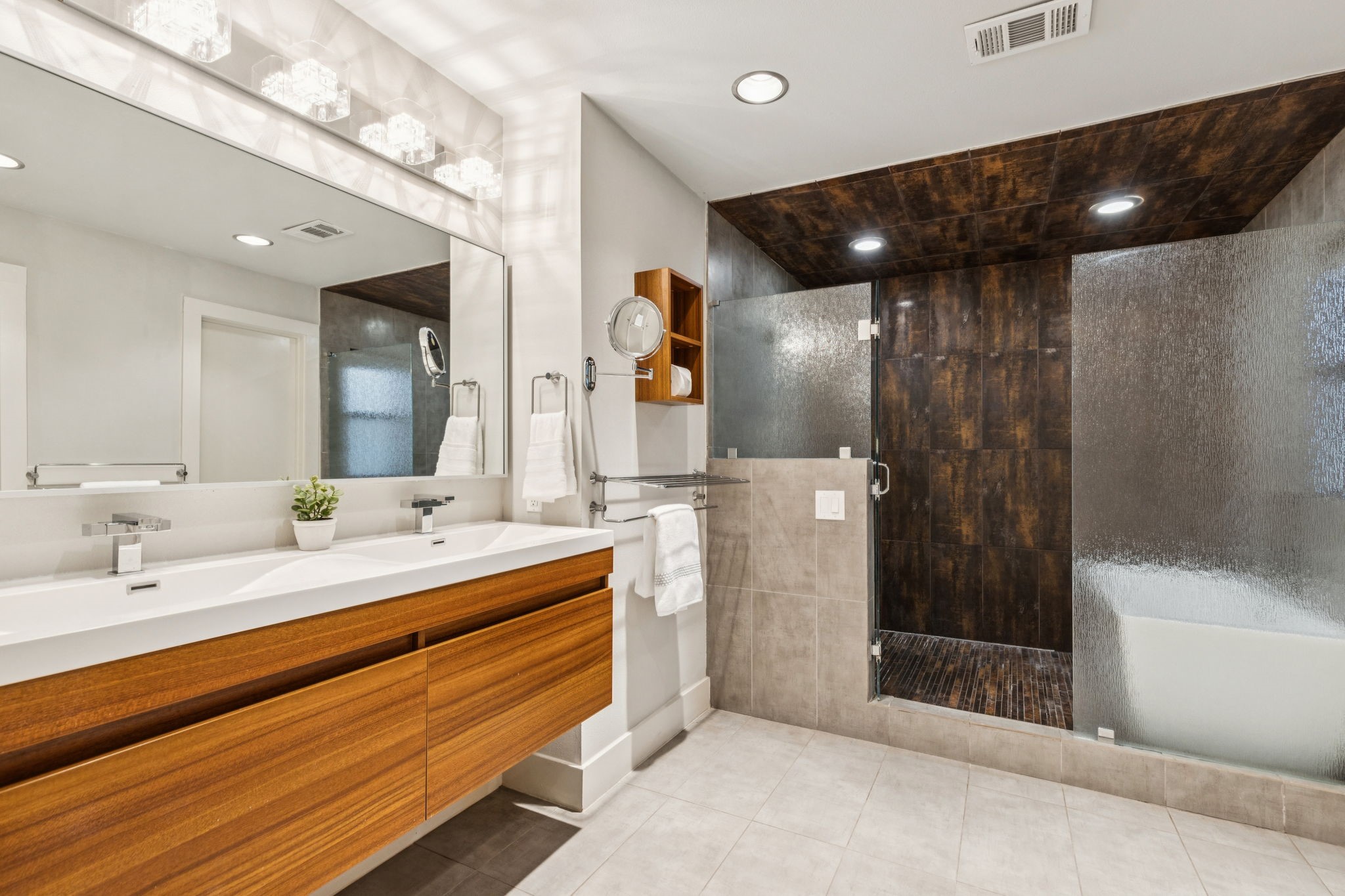 9705 Estate Lane