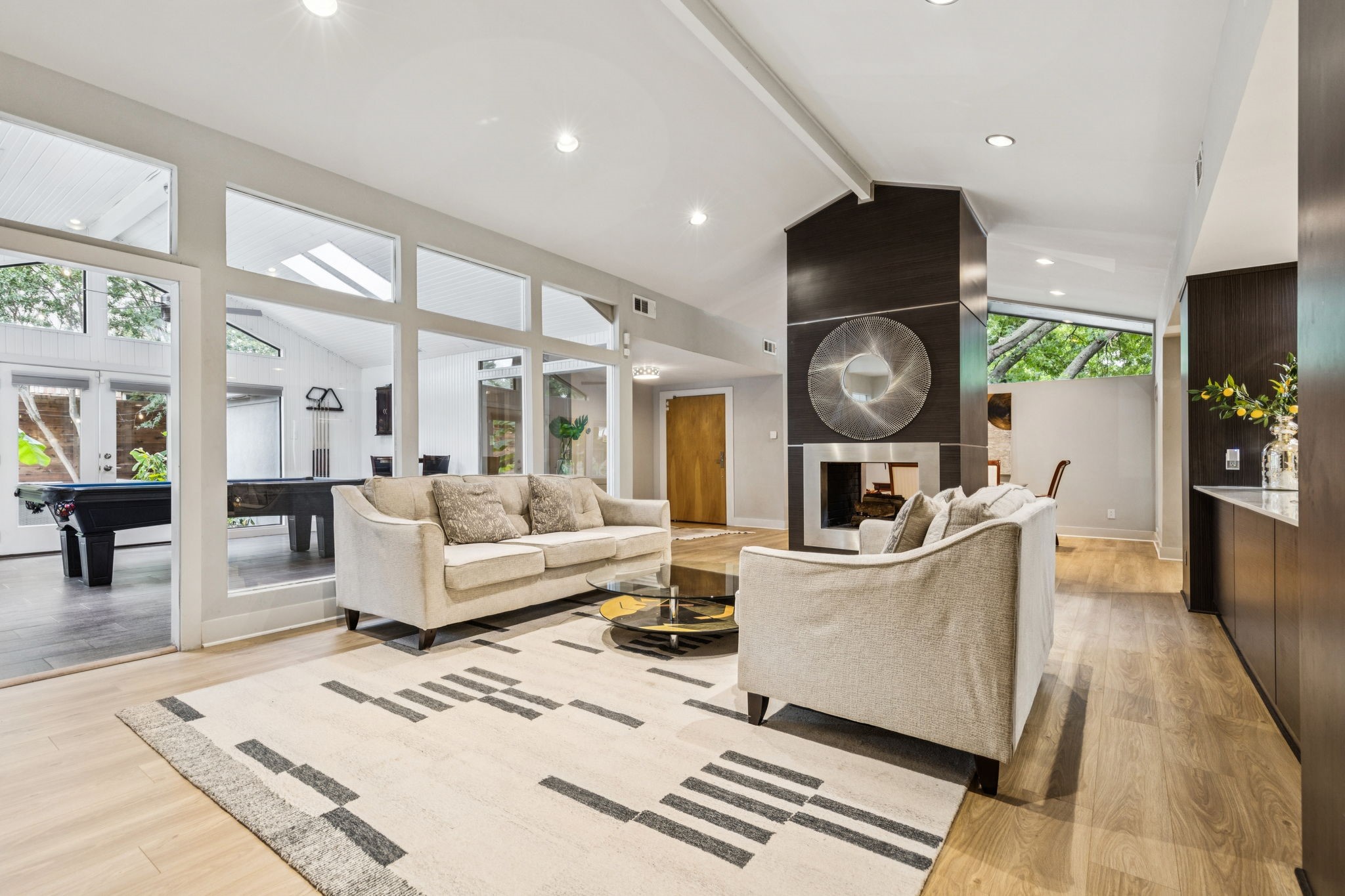 9705 Estate Lane