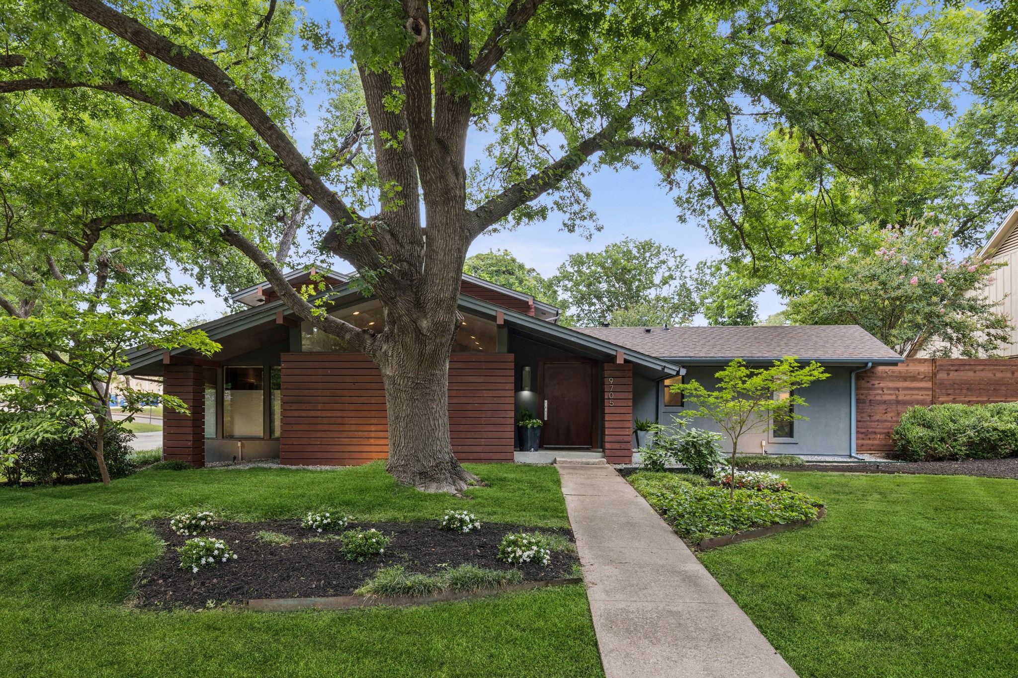 9705 Estate Lane