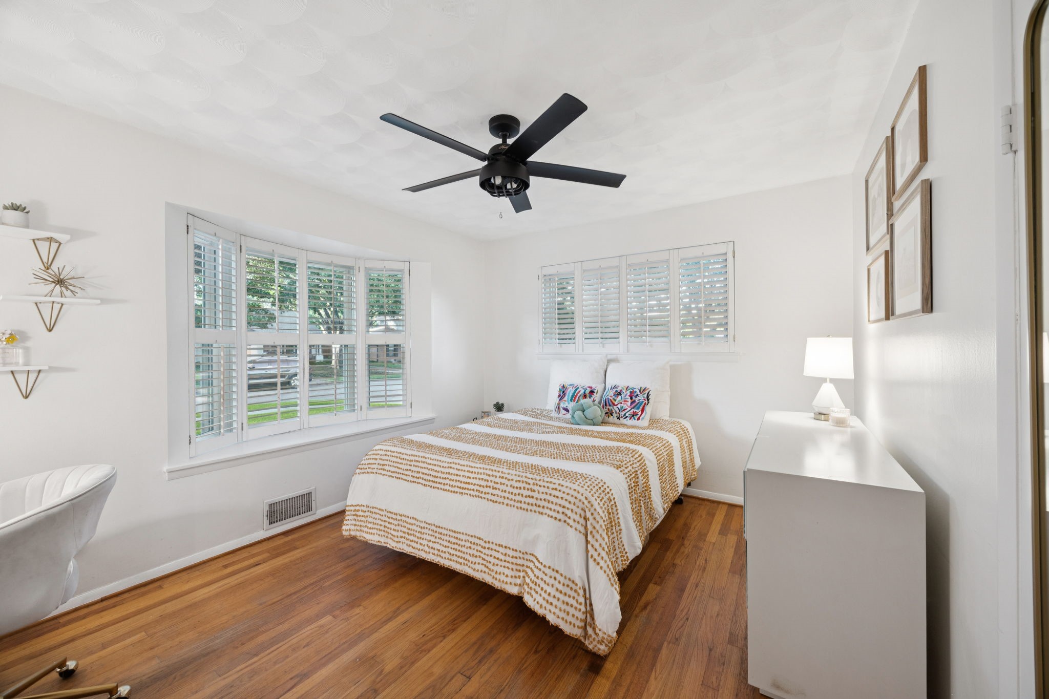10426 Estate Lane