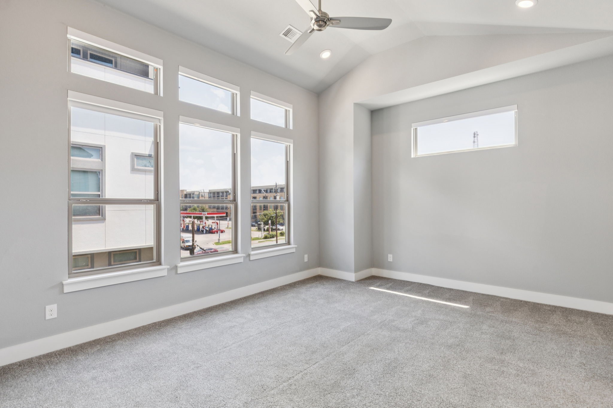 4226 Roseland Avenue 206