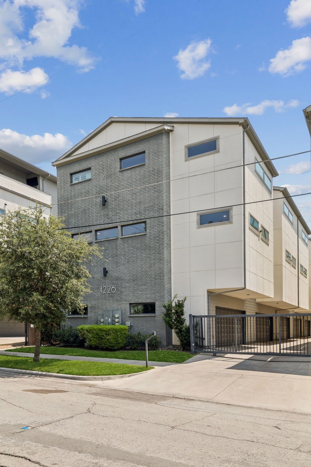 4226 Roseland Avenue 206