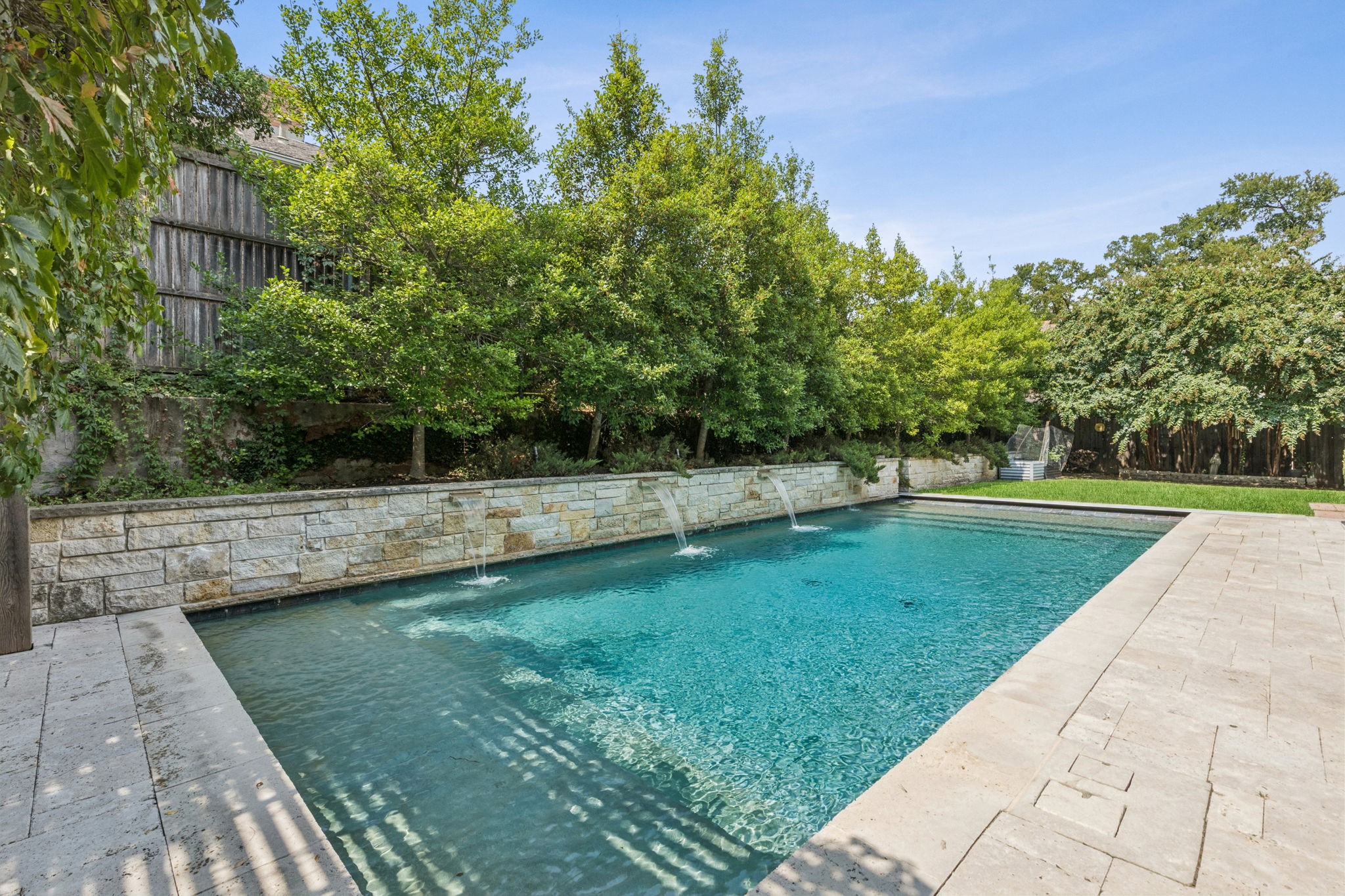 8904 Meadowknoll Drive