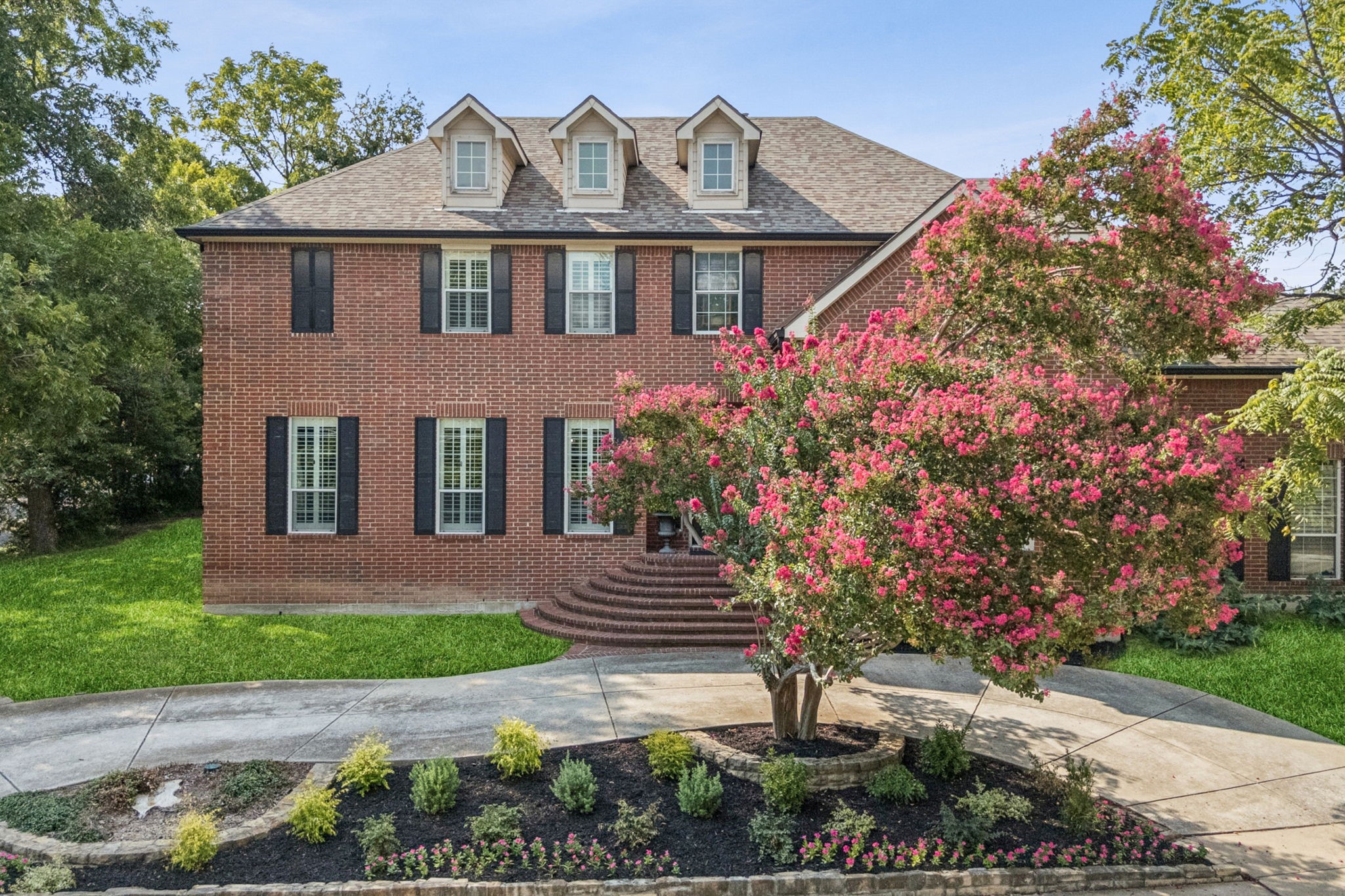 8904 Meadowknoll Drive