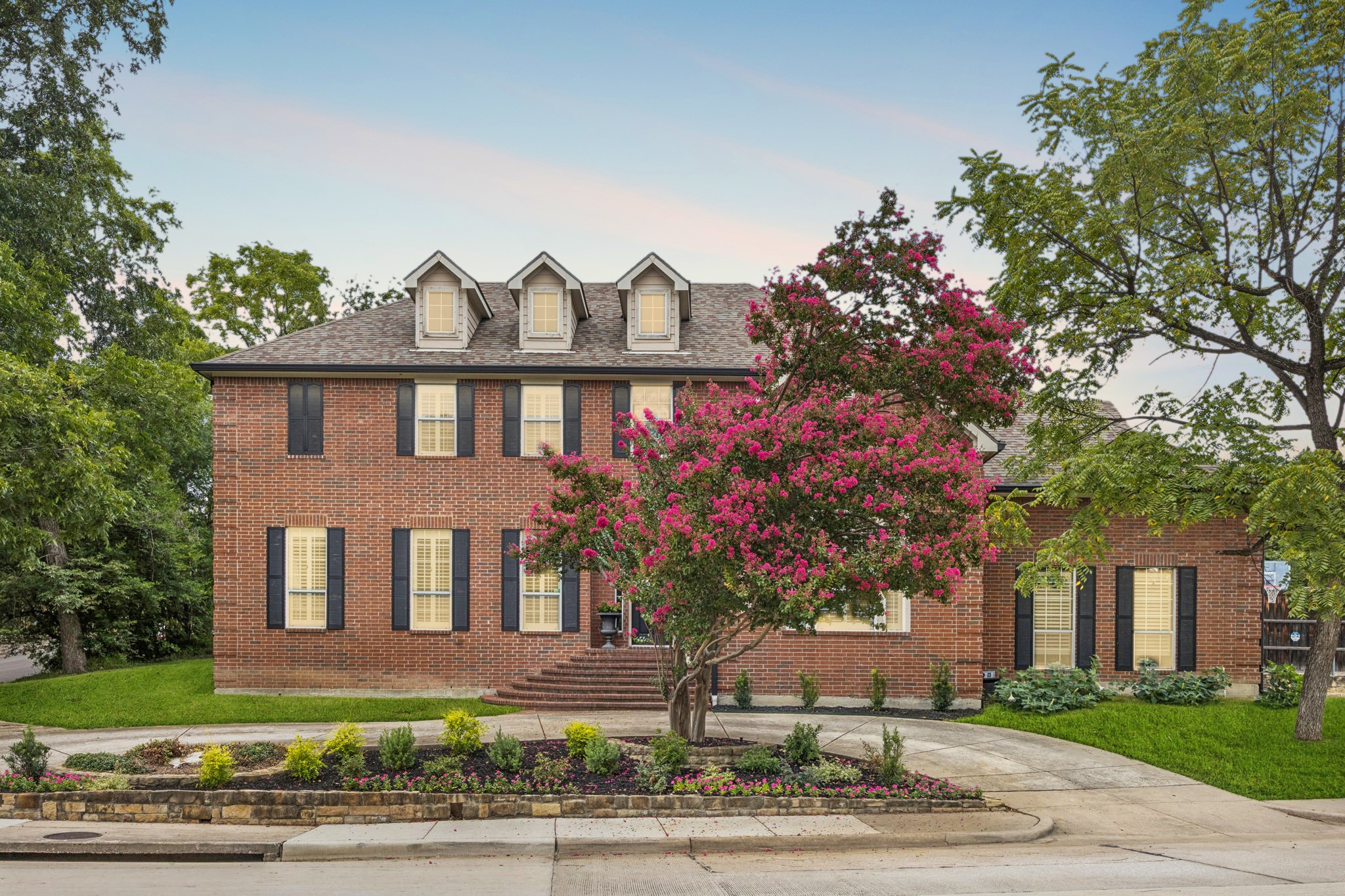 8904 Meadowknoll Drive