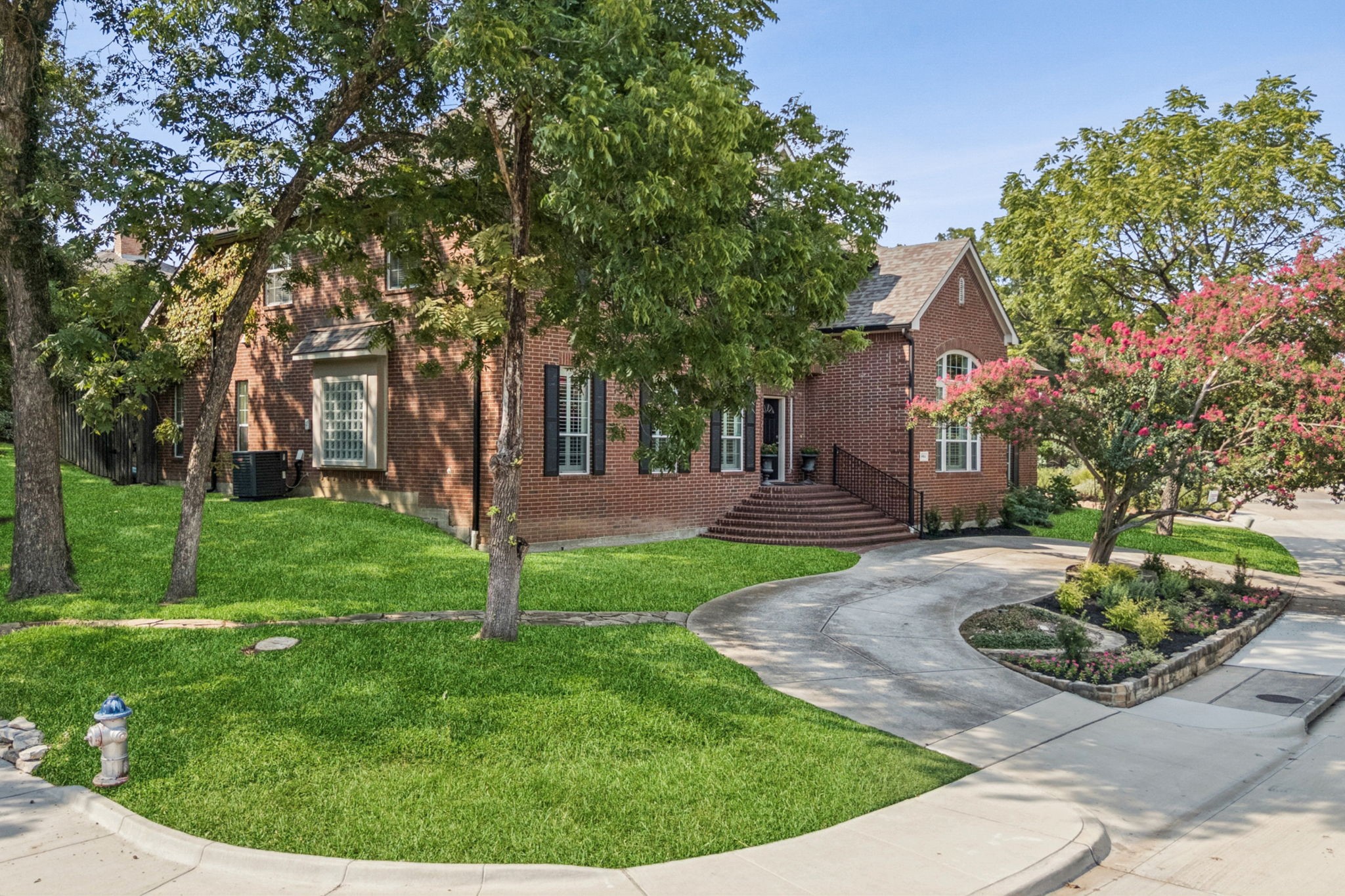 8904 Meadowknoll Drive