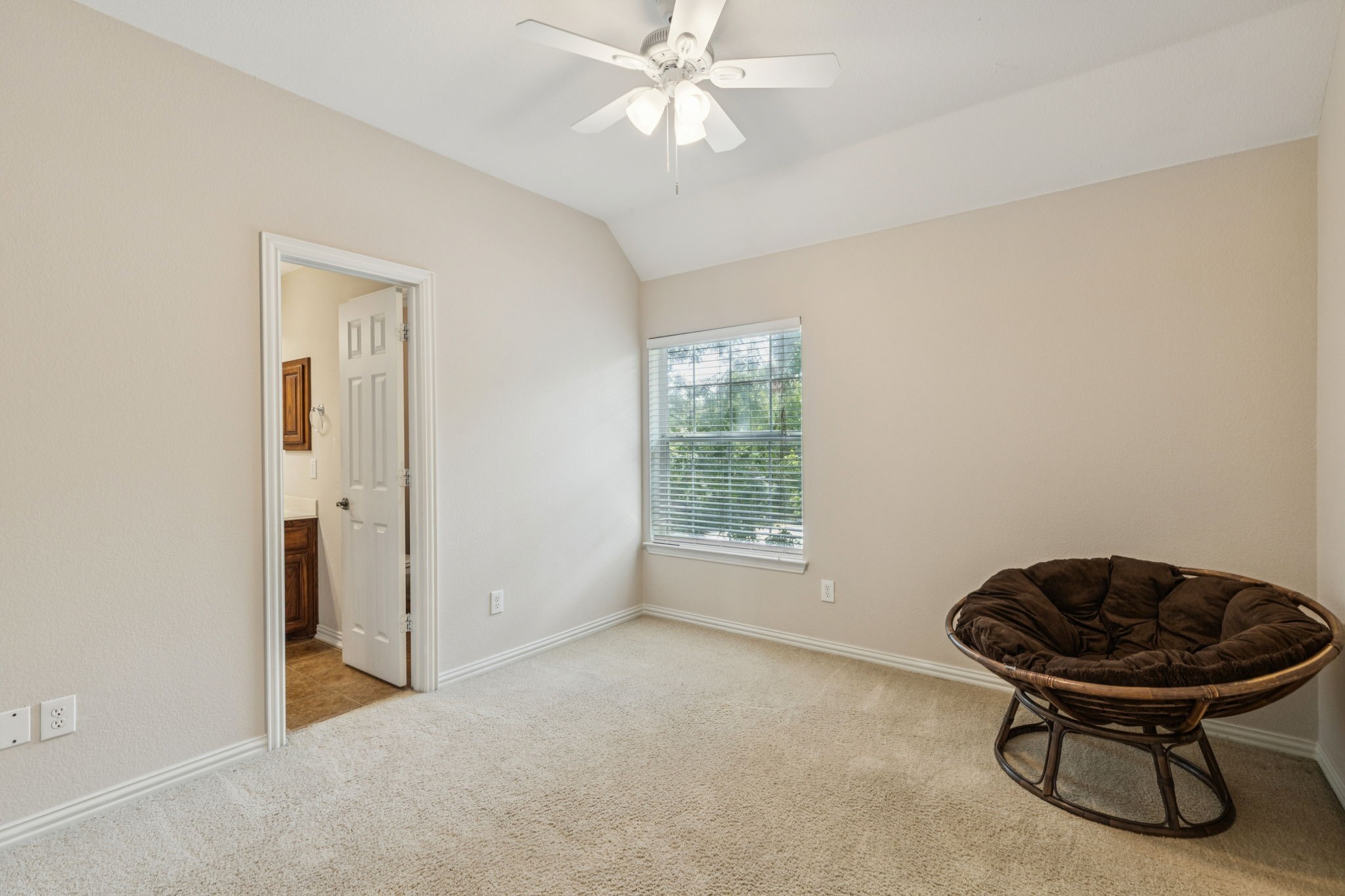 8904 Meadowknoll Drive