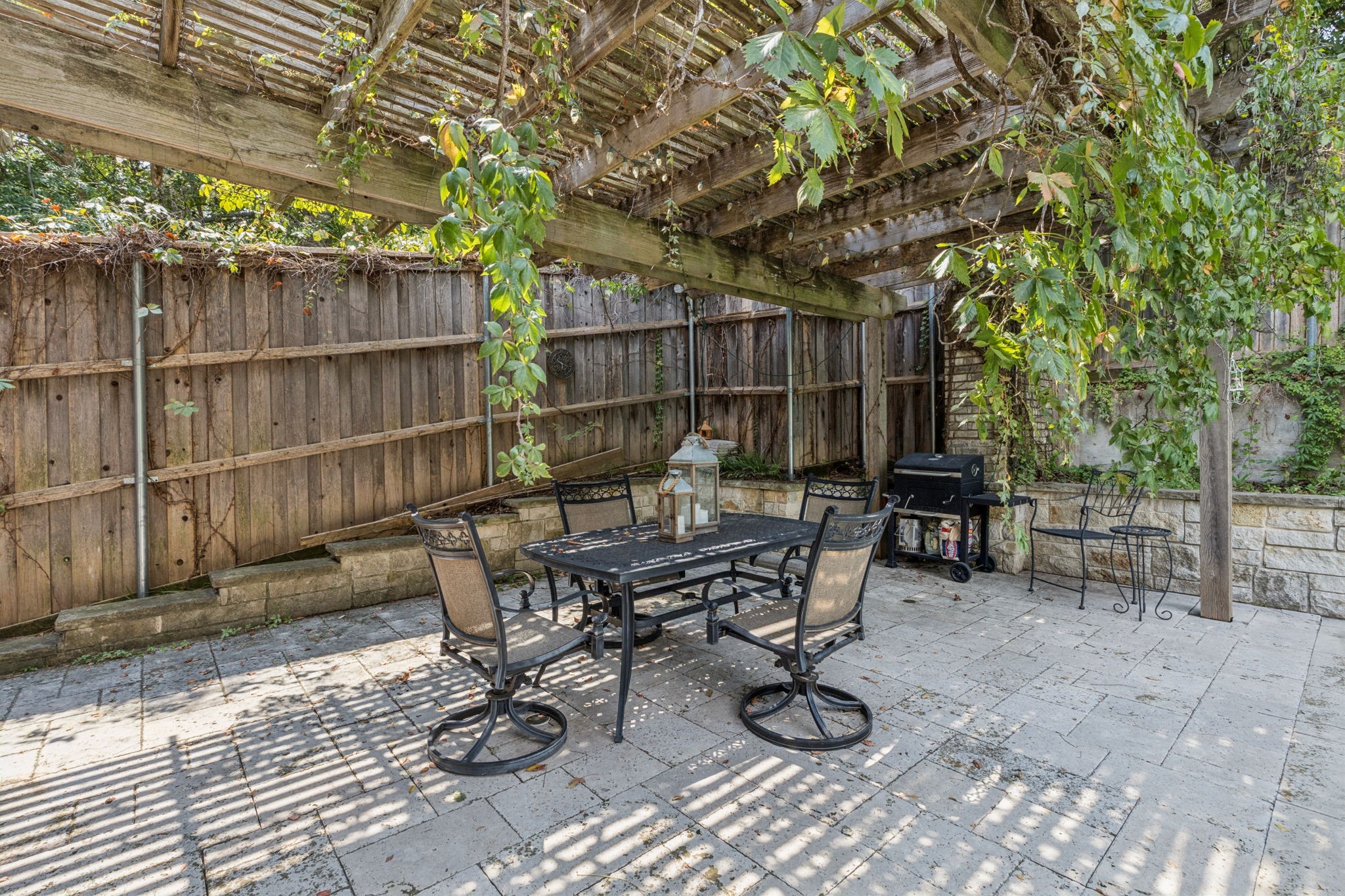 8904 Meadowknoll Drive