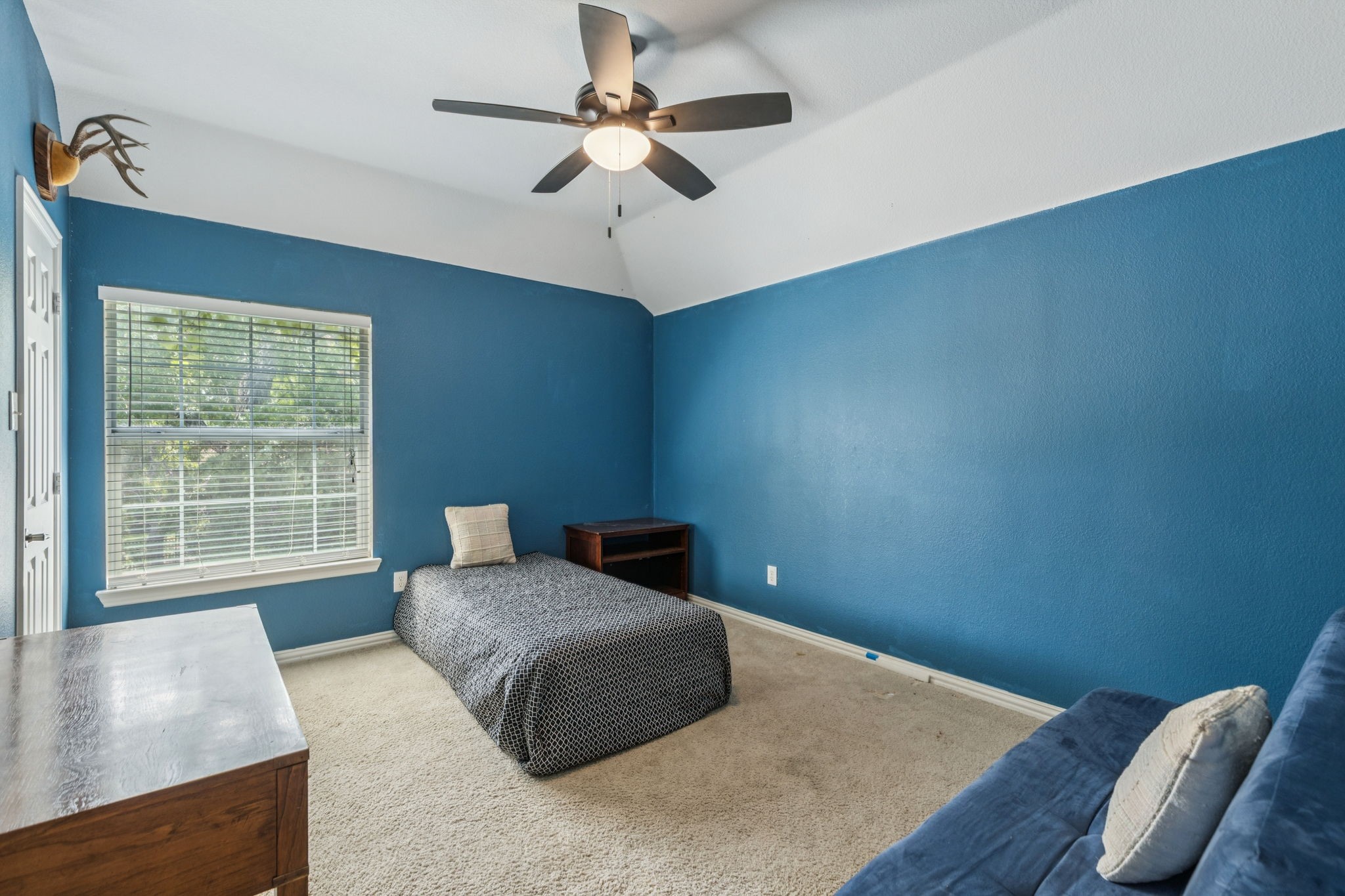 8904 Meadowknoll Drive