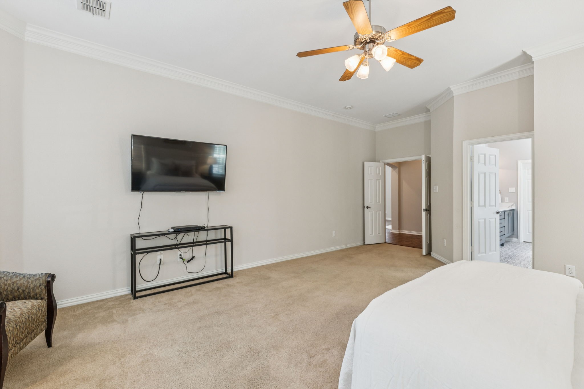 8904 Meadowknoll Drive