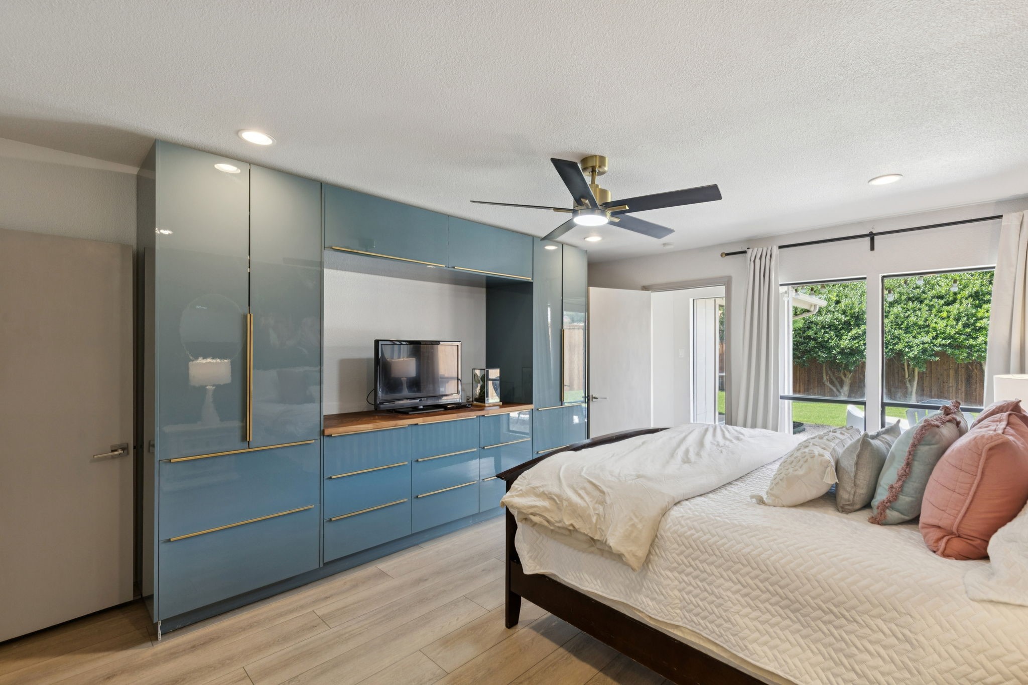 6921 Mill Falls Drive