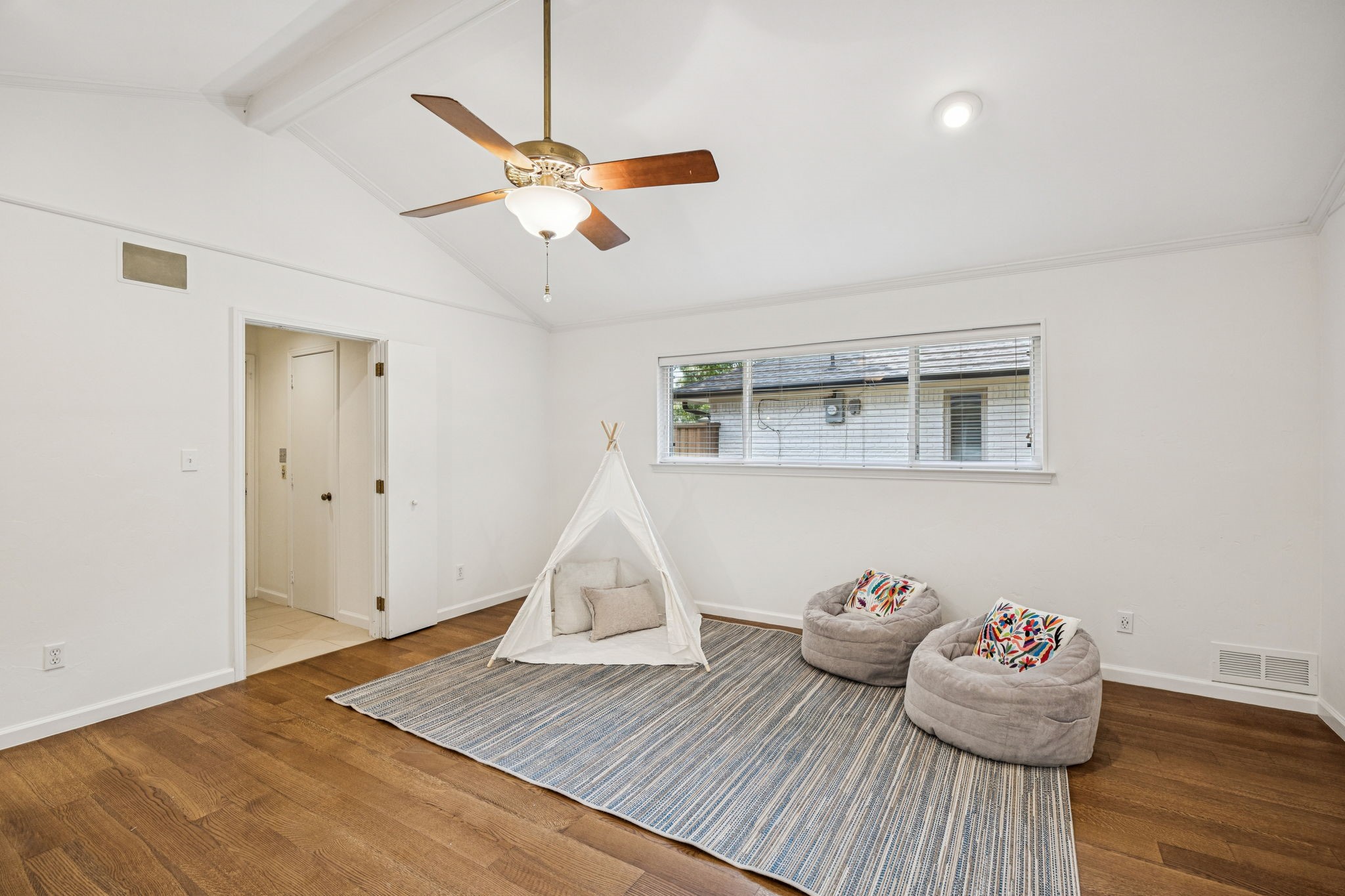 9620 Vista Oaks Drive