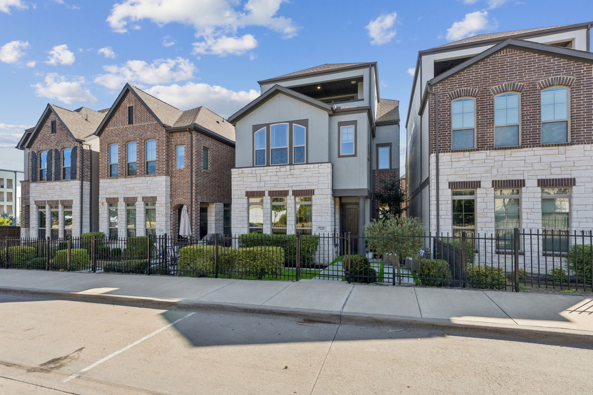 7121 Laurel Ridge