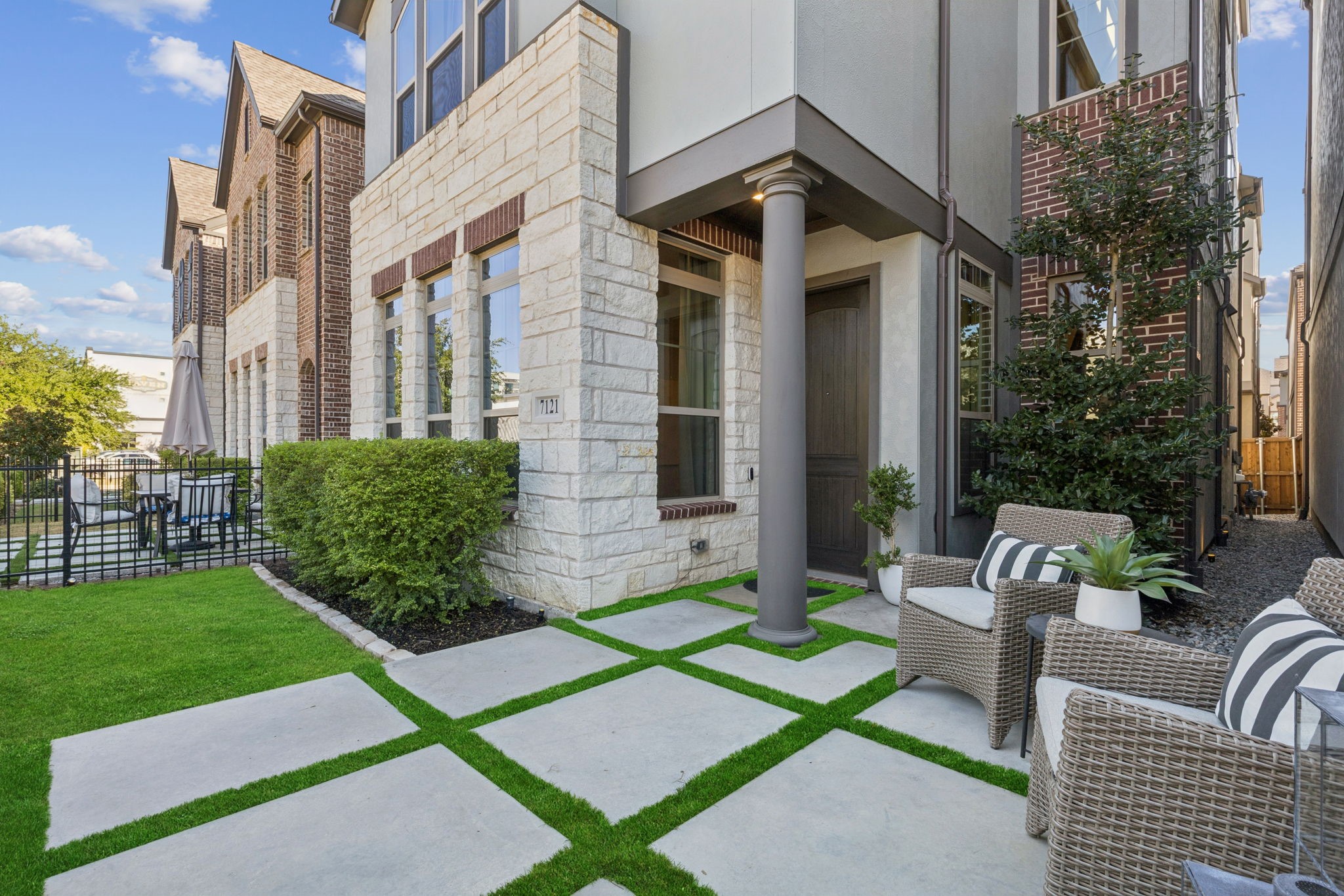 7121 Laurel Ridge