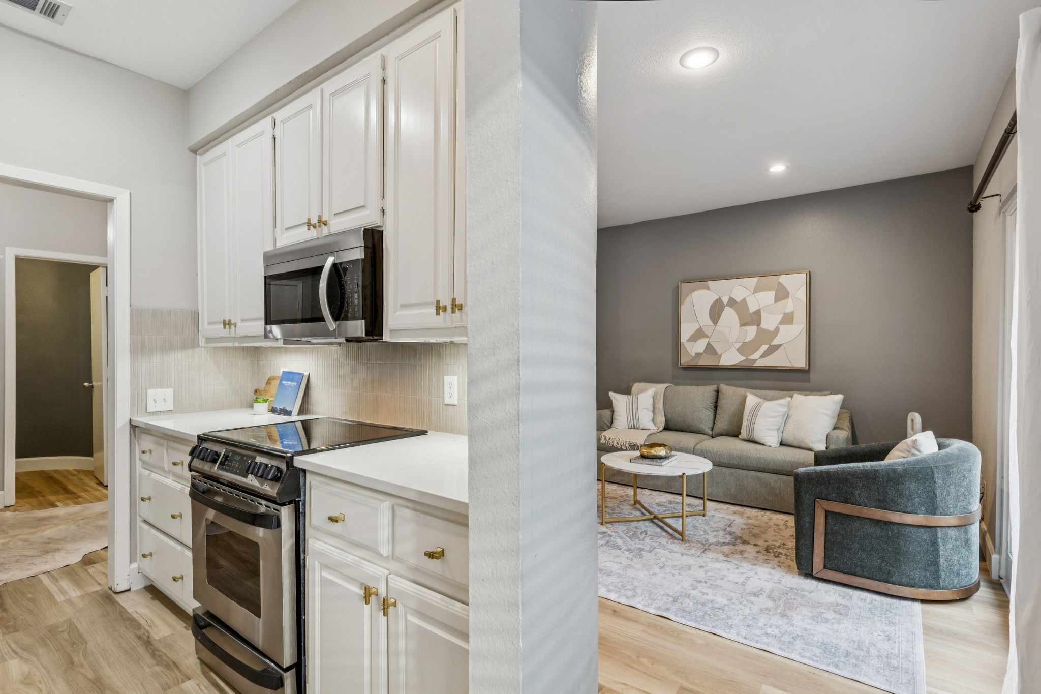 4242 Travis Street 108