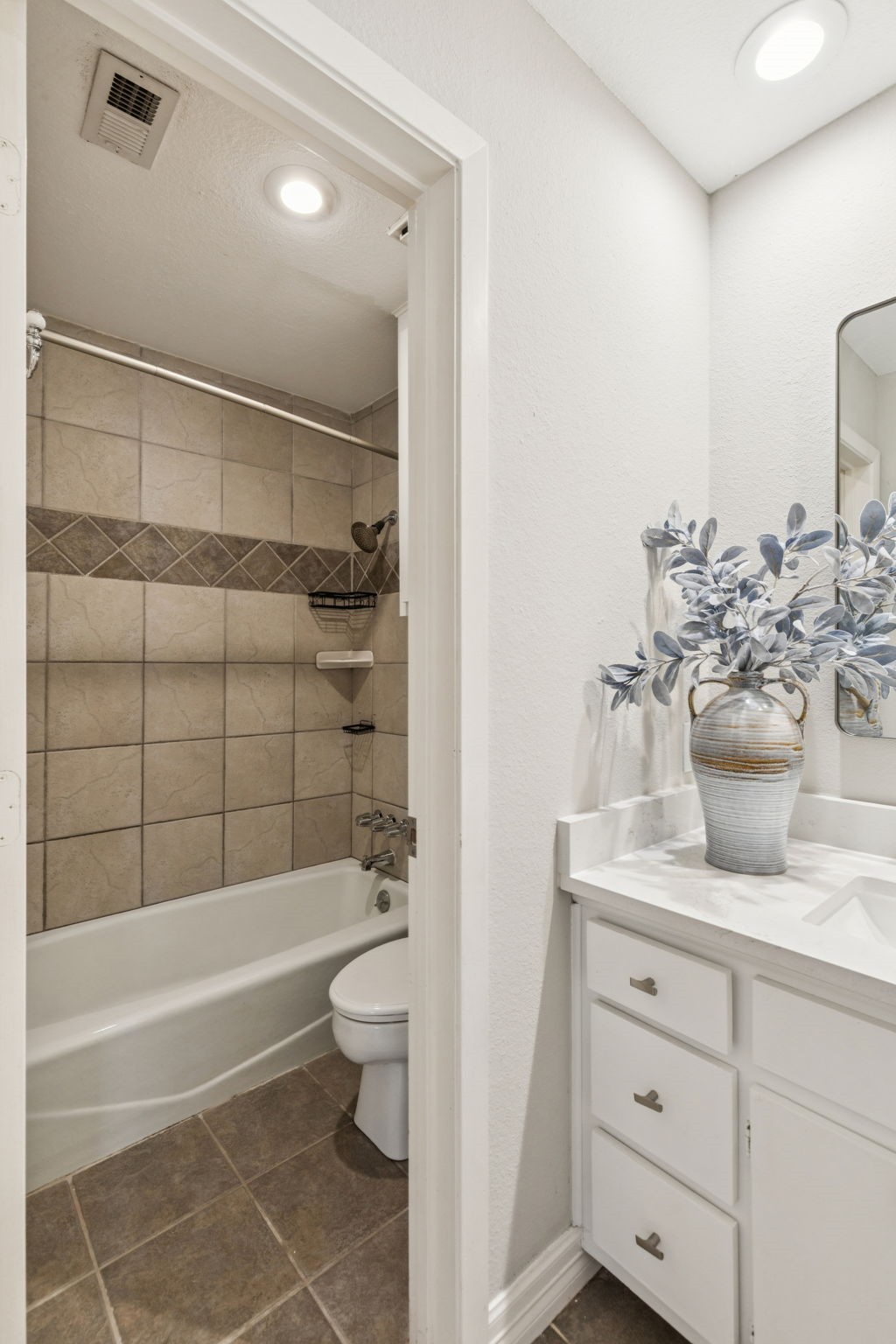 4242 Travis Street 108