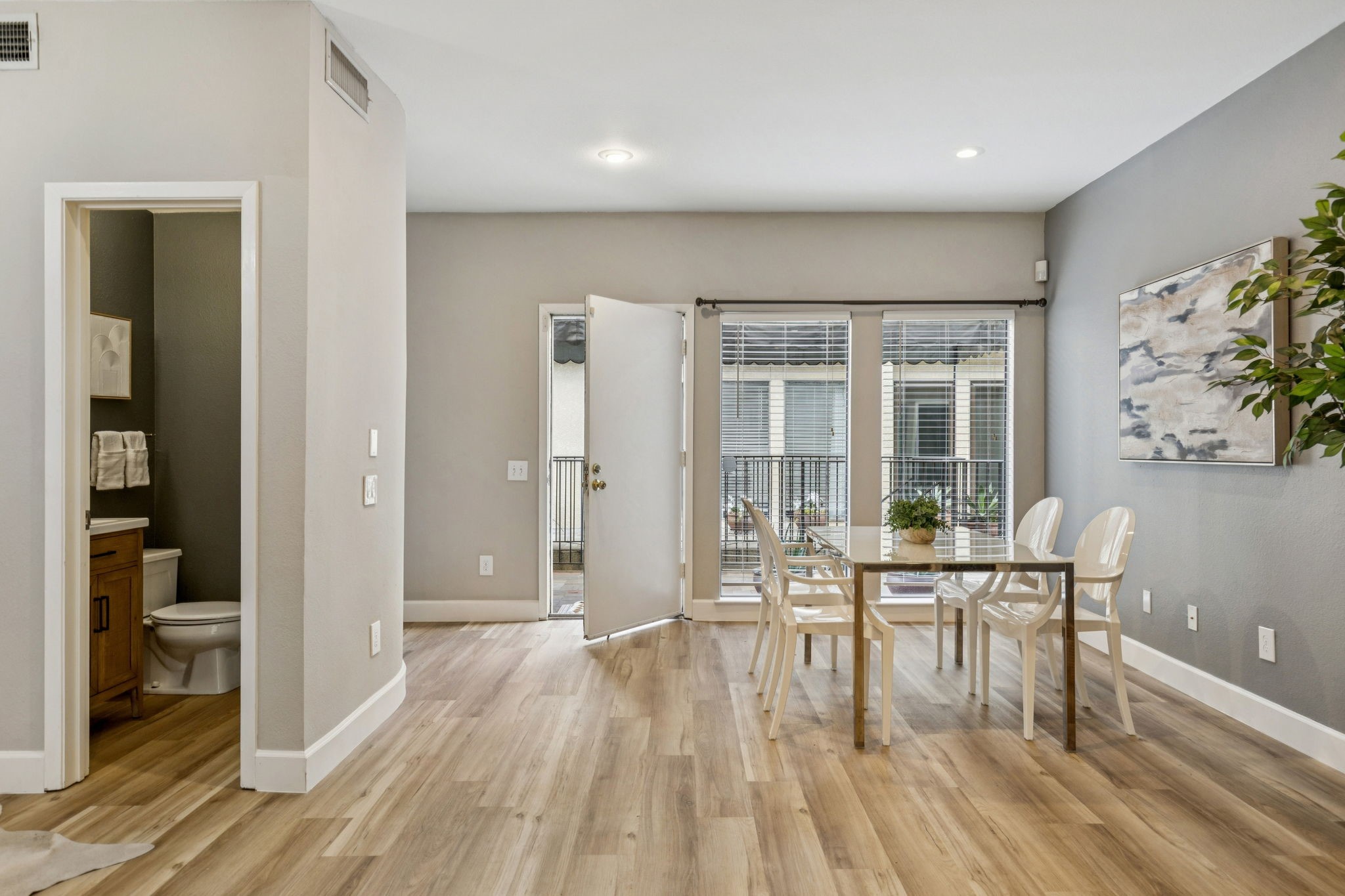 4242 Travis Street 108