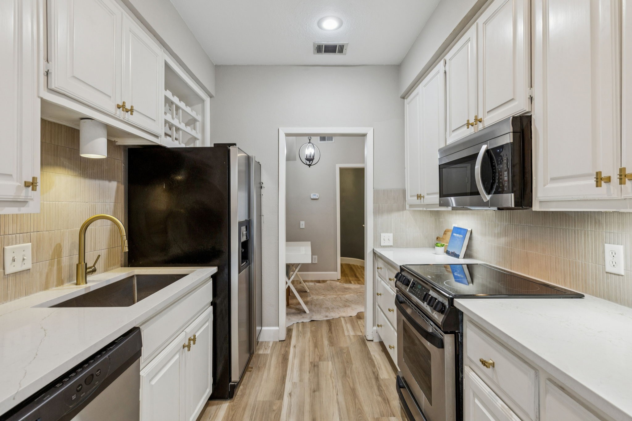 4242 Travis Street 108