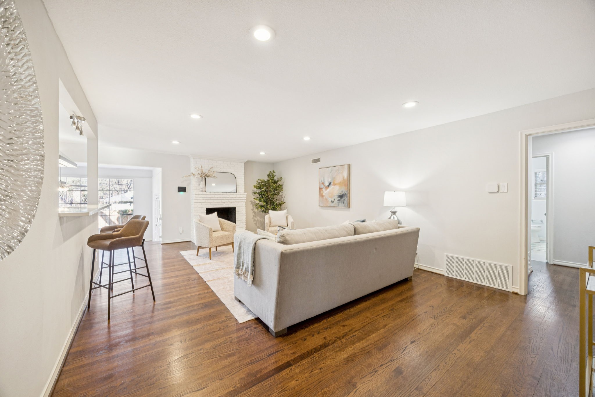 10021 Lanshire Drive