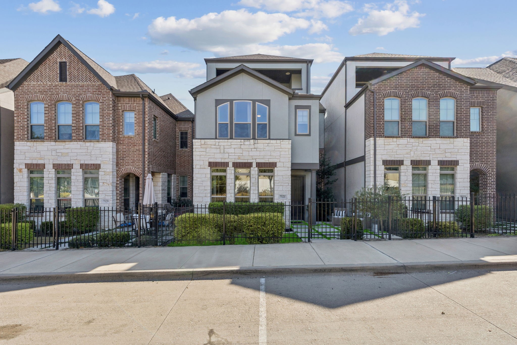 7121 Laurel Ridge