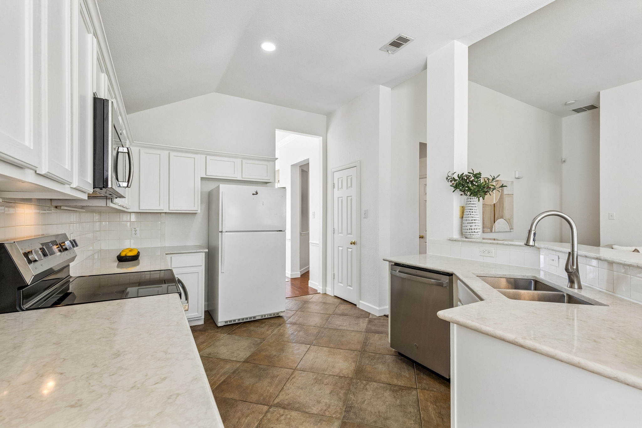 2106 Wagon Wheel Trail