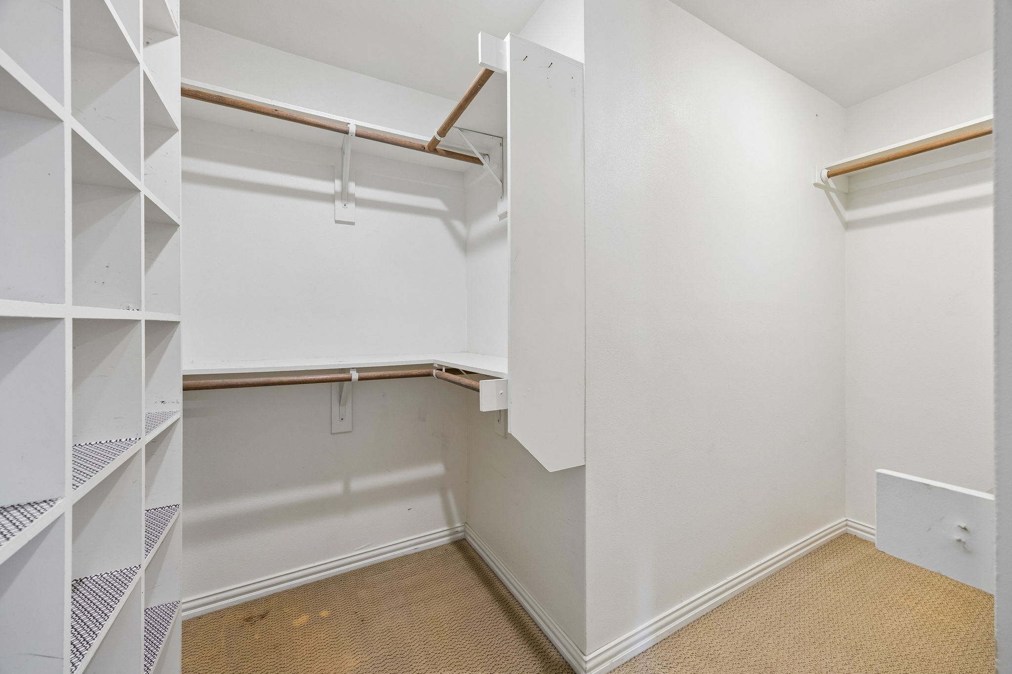 9955 Edgecliff Drive