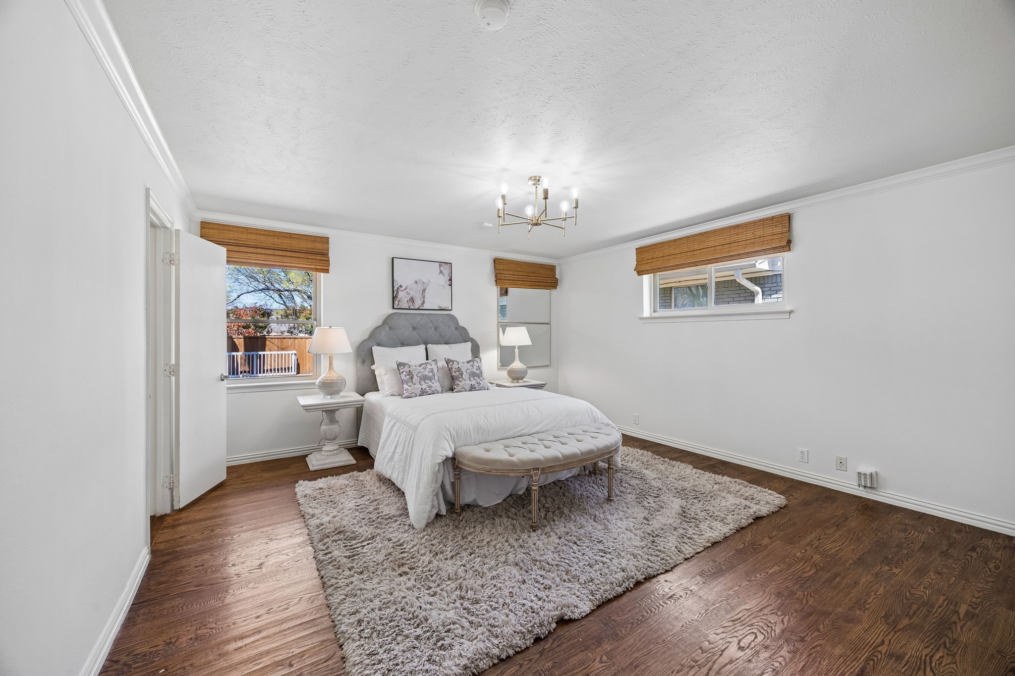 9955 Edgecliff Drive