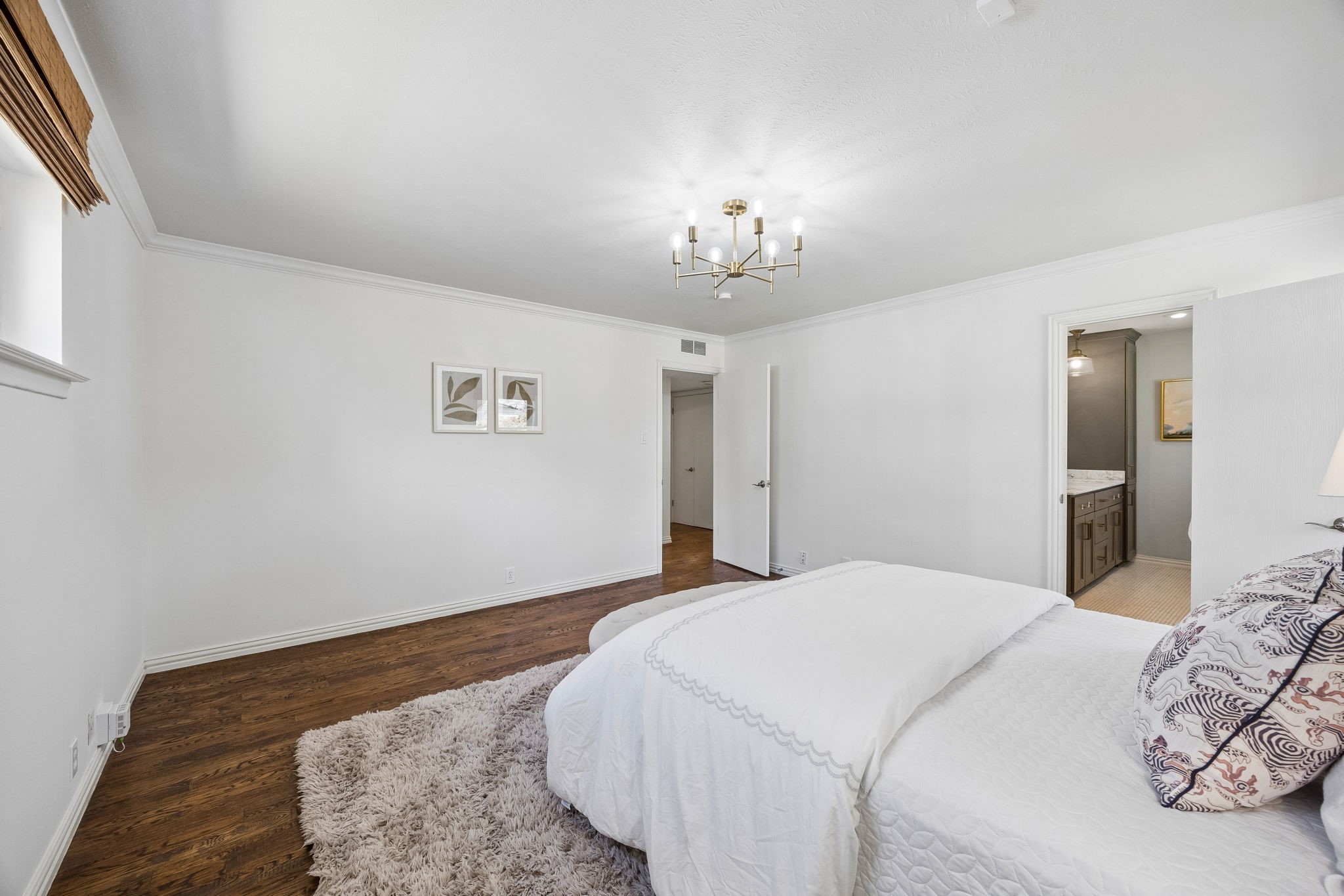 9955 Edgecliff Drive