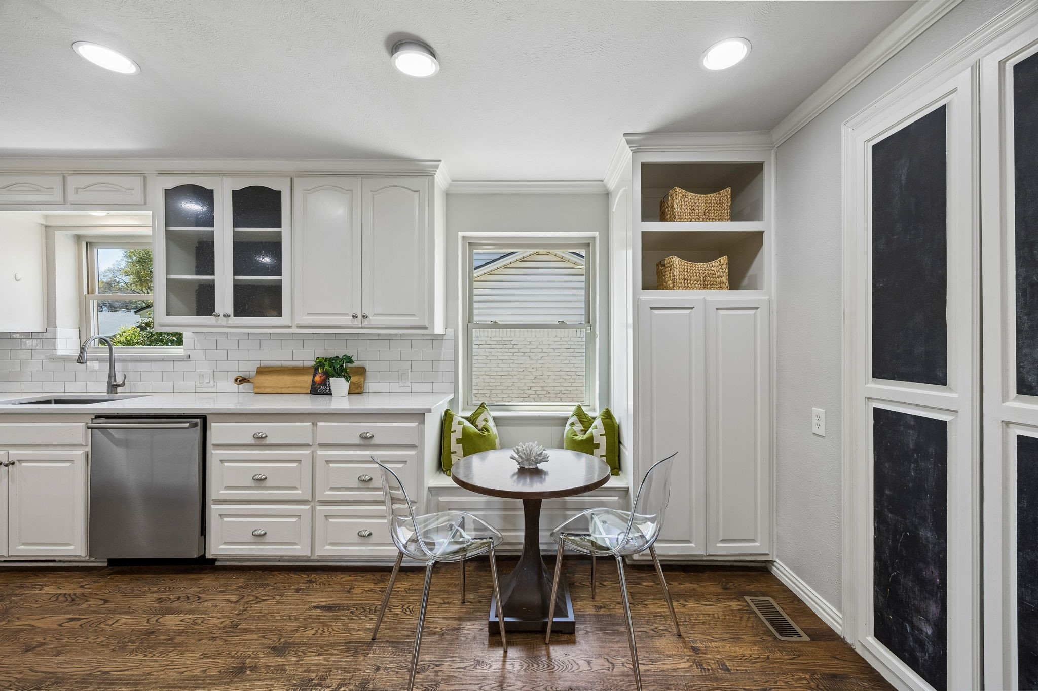 9955 Edgecliff Drive