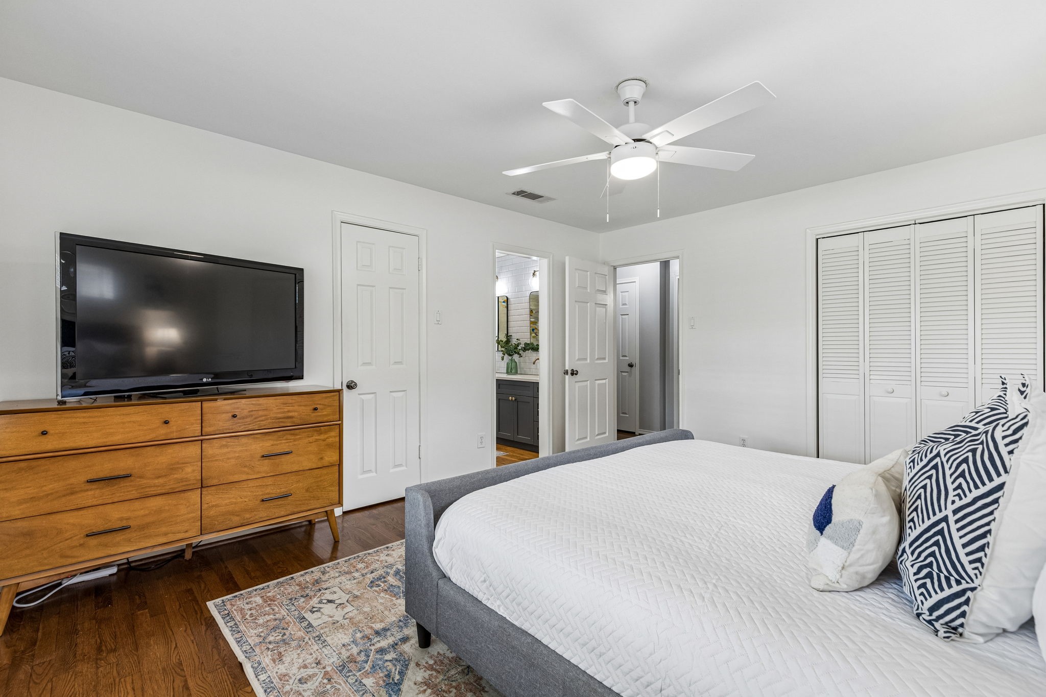 9469 Gatetrail Drive