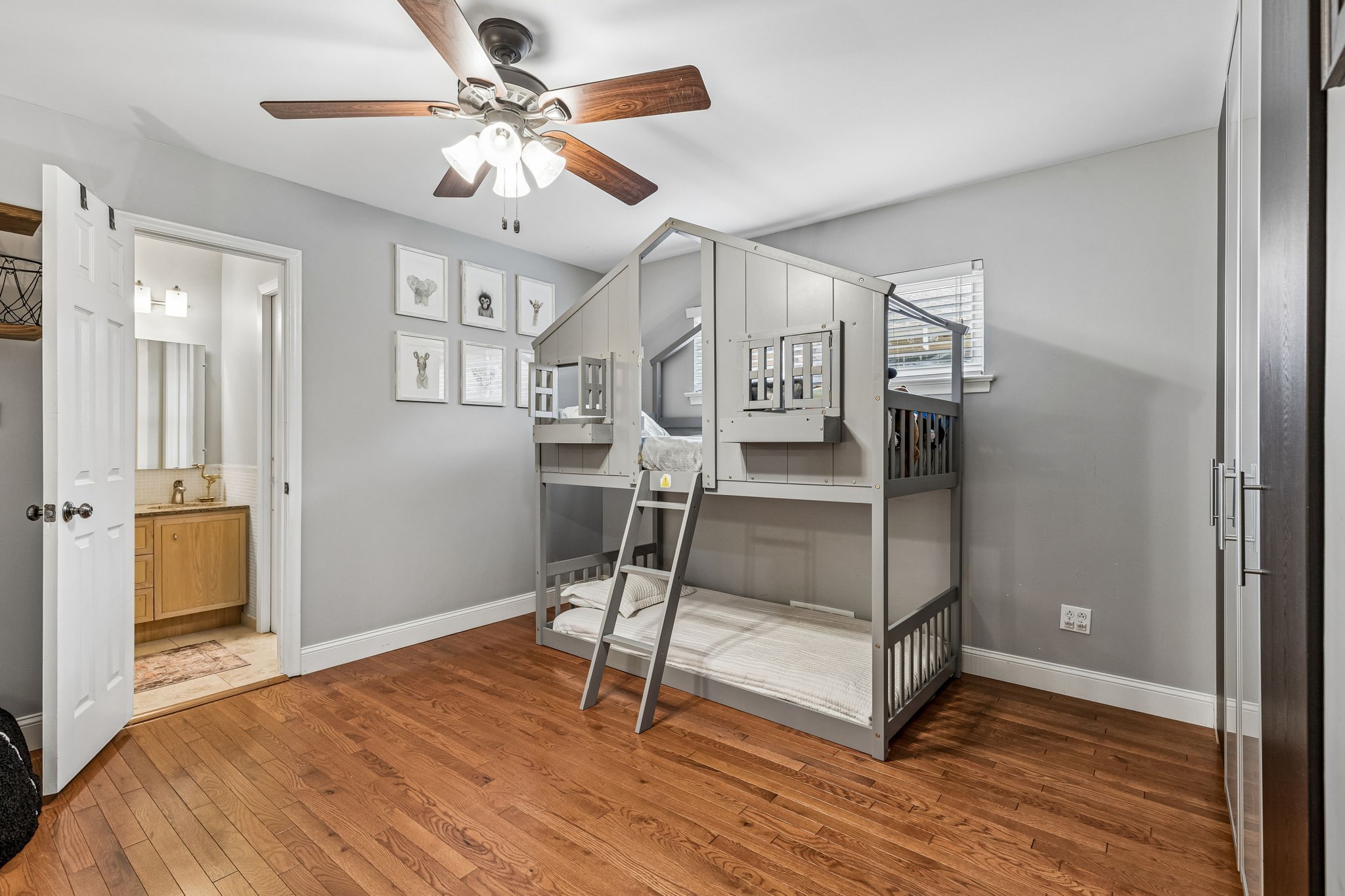 9469 Gatetrail Drive