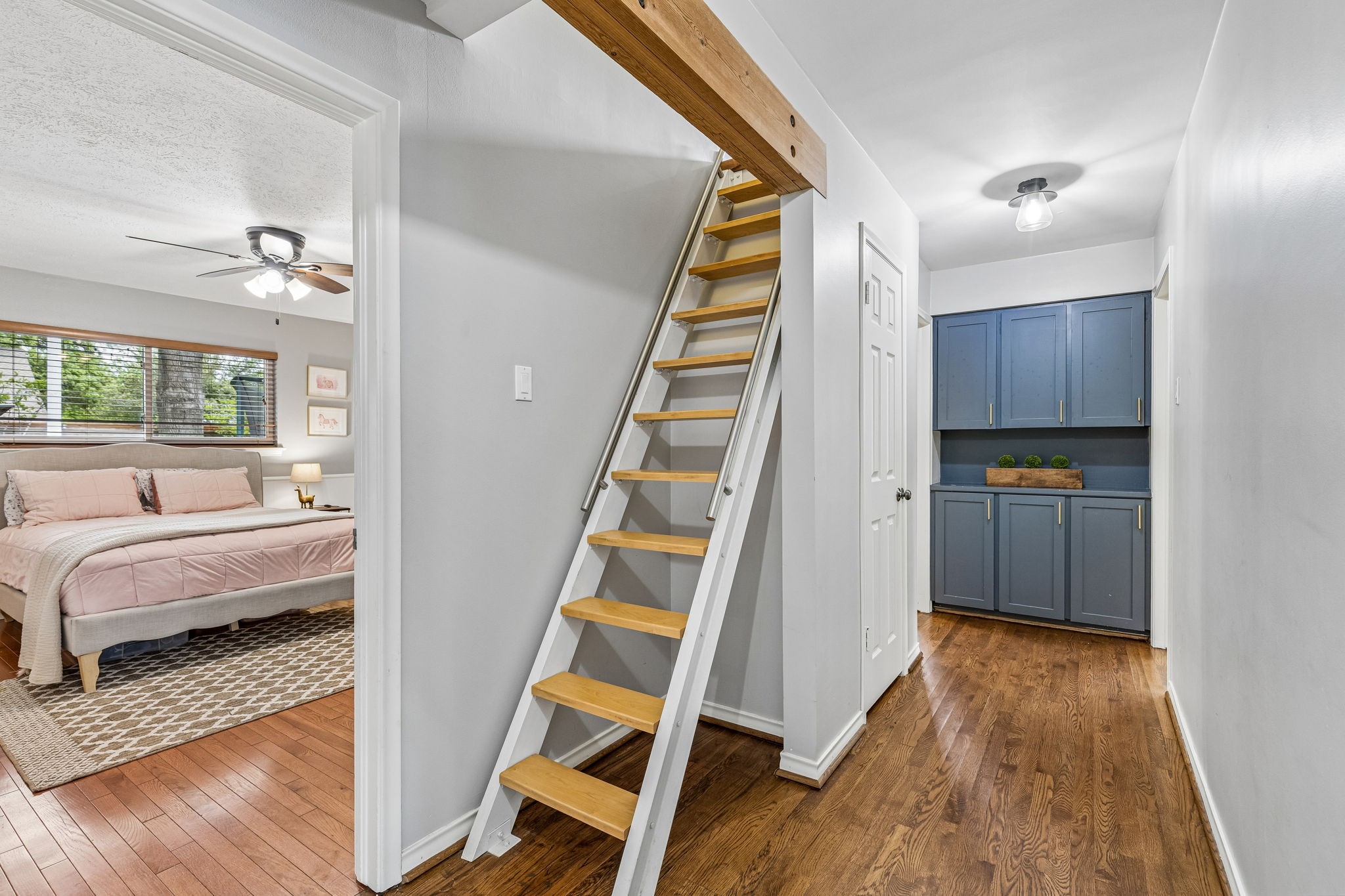 9469 Gatetrail Drive