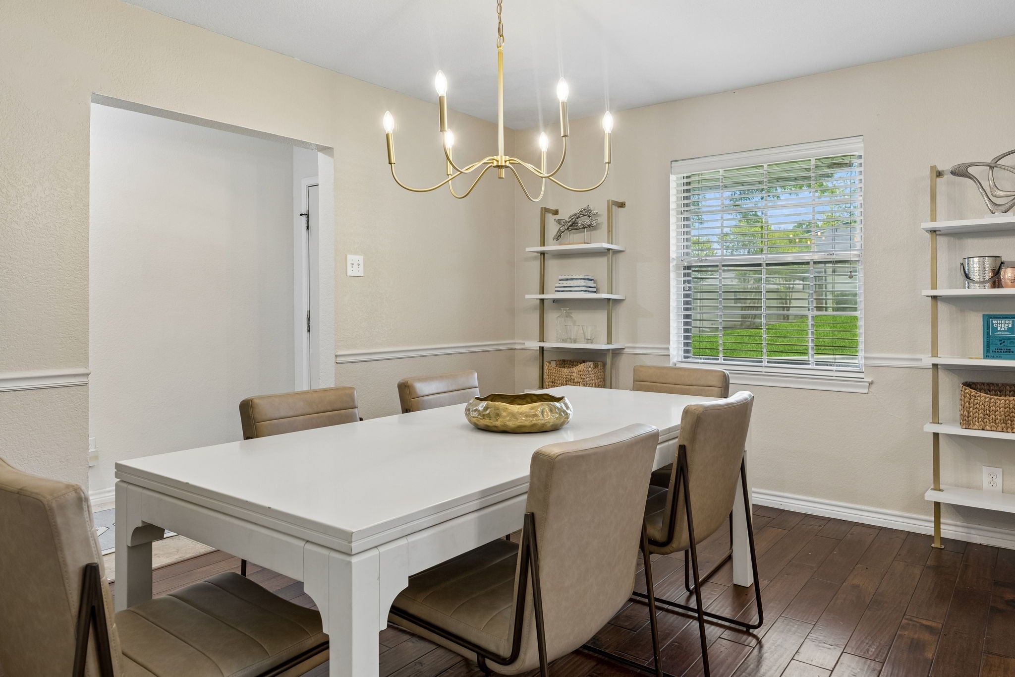 9734 Queenswood Lane